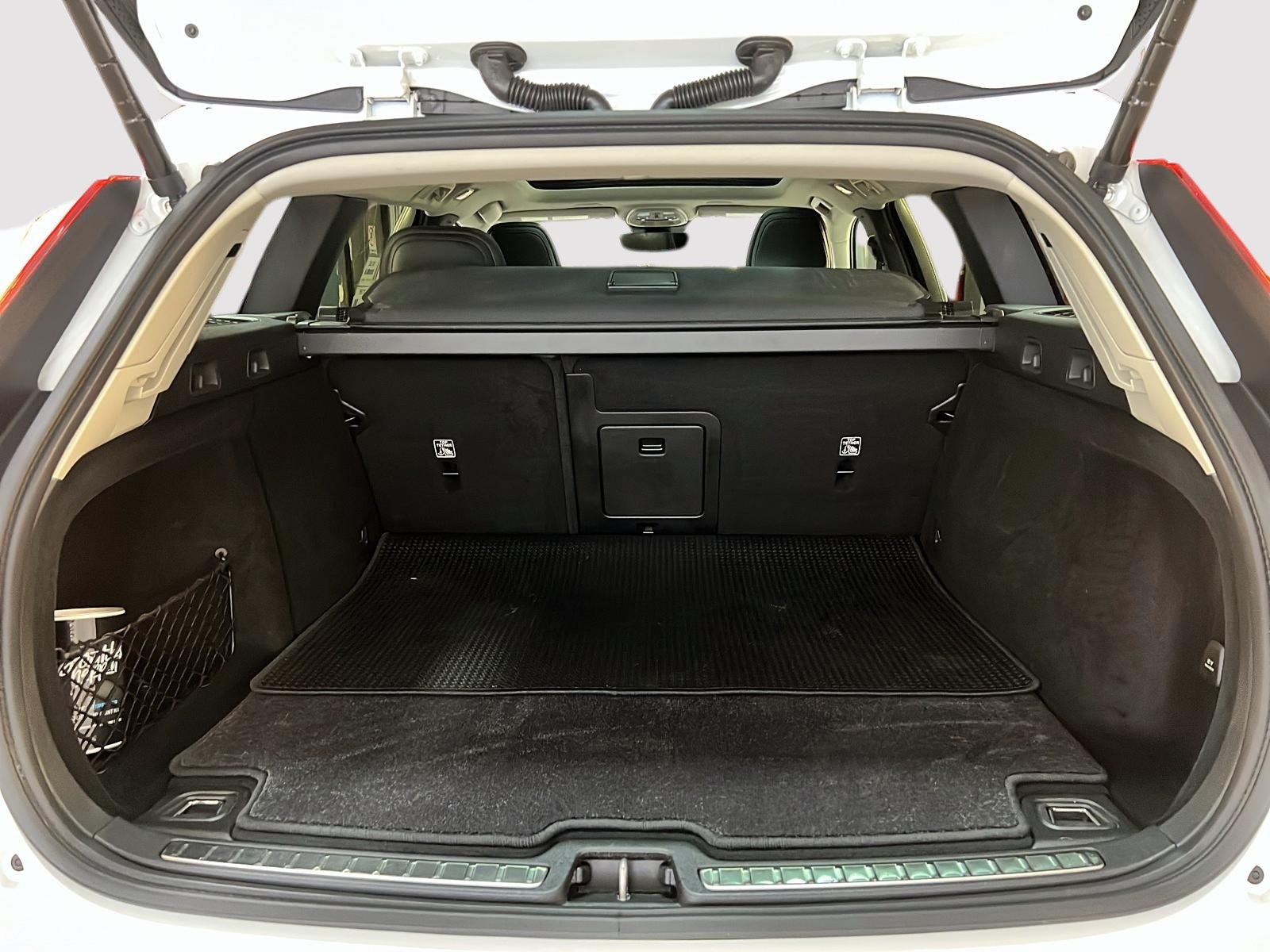 Volvo V60 B5 CROSS COUNTRY ULTIMATE CUIR TOIT PANO 4RM 2023 - image #14