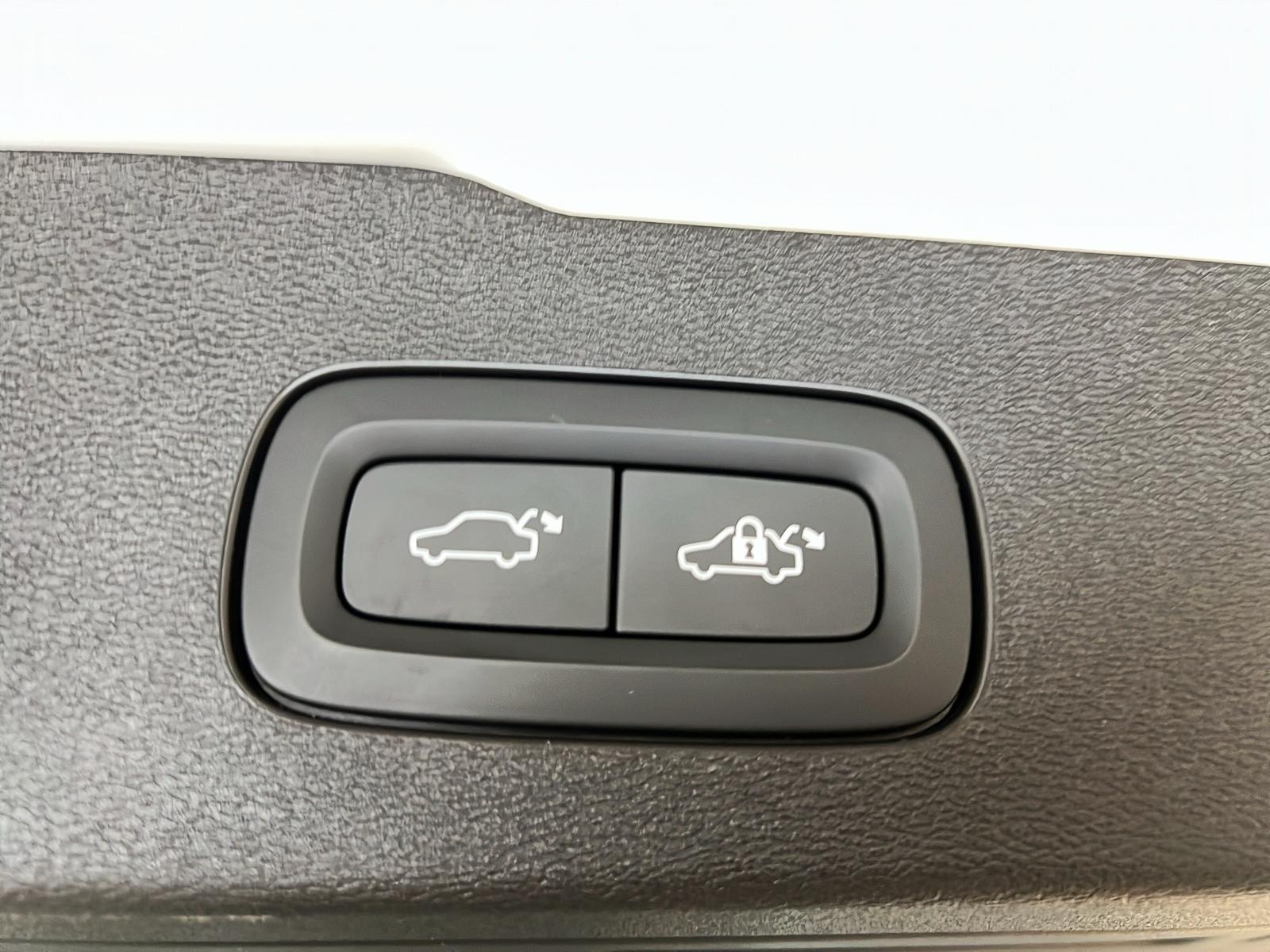 Volvo V60 B5 CROSS COUNTRY ULTIMATE CUIR TOIT PANO 4RM 2023 - image #15