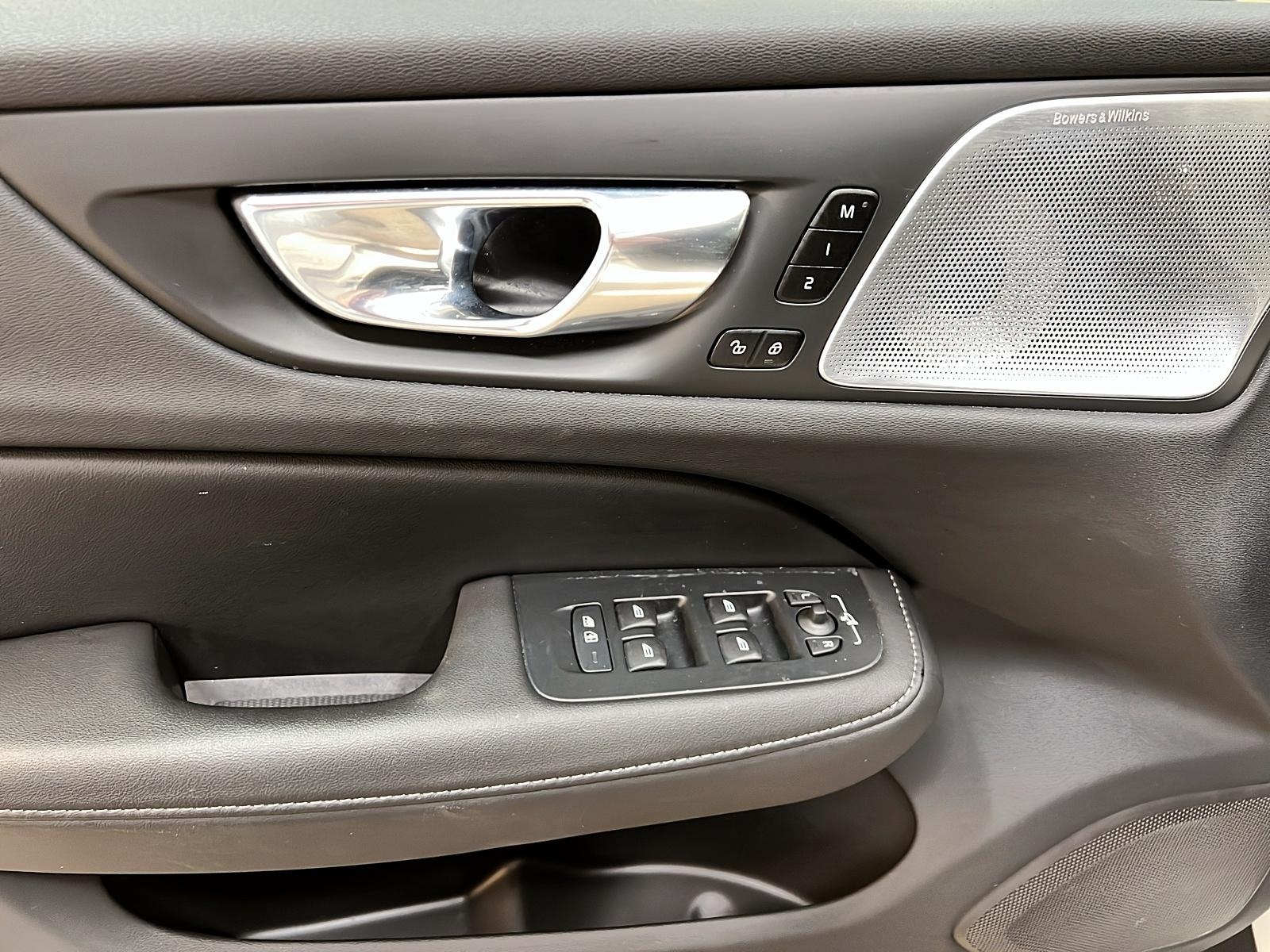 Volvo V60 B5 CROSS COUNTRY ULTIMATE CUIR TOIT PANO 4RM 2023 - image #24