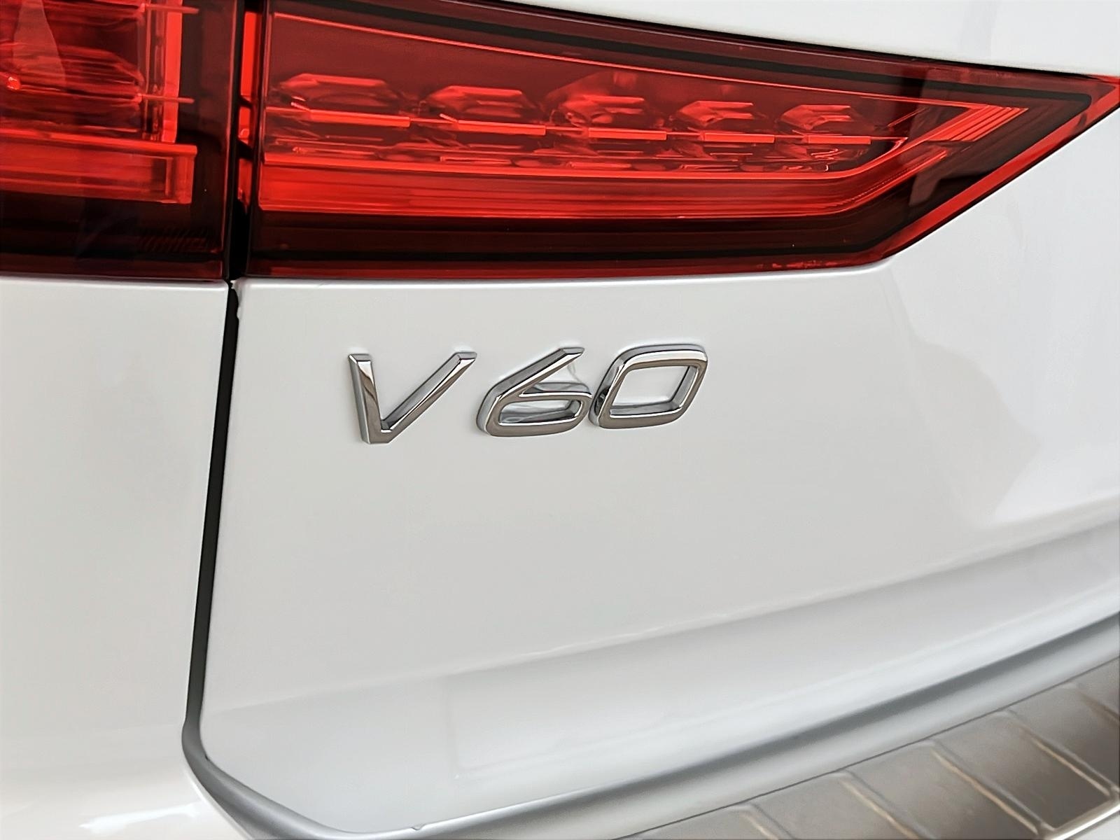 Volvo V60 B5 CROSS COUNTRY ULTIMATE CUIR TOIT PANO 4RM 2023 - image #28