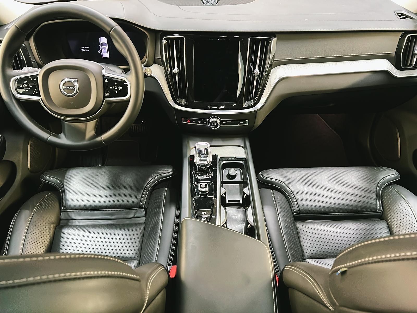 Volvo V60 B5 CROSS COUNTRY ULTIMATE CUIR TOIT PANO 4RM 2023 - image #12