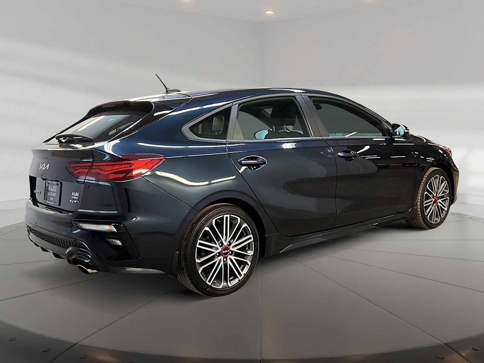 Kia Forte5 GT LIMITED 1.6T CUIR TOIT NAV 2023 - image #4