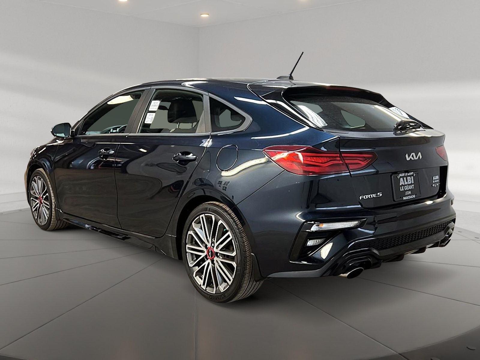 Kia Forte5 GT LIMITED 1.6T CUIR TOIT NAV 2023 - image #6