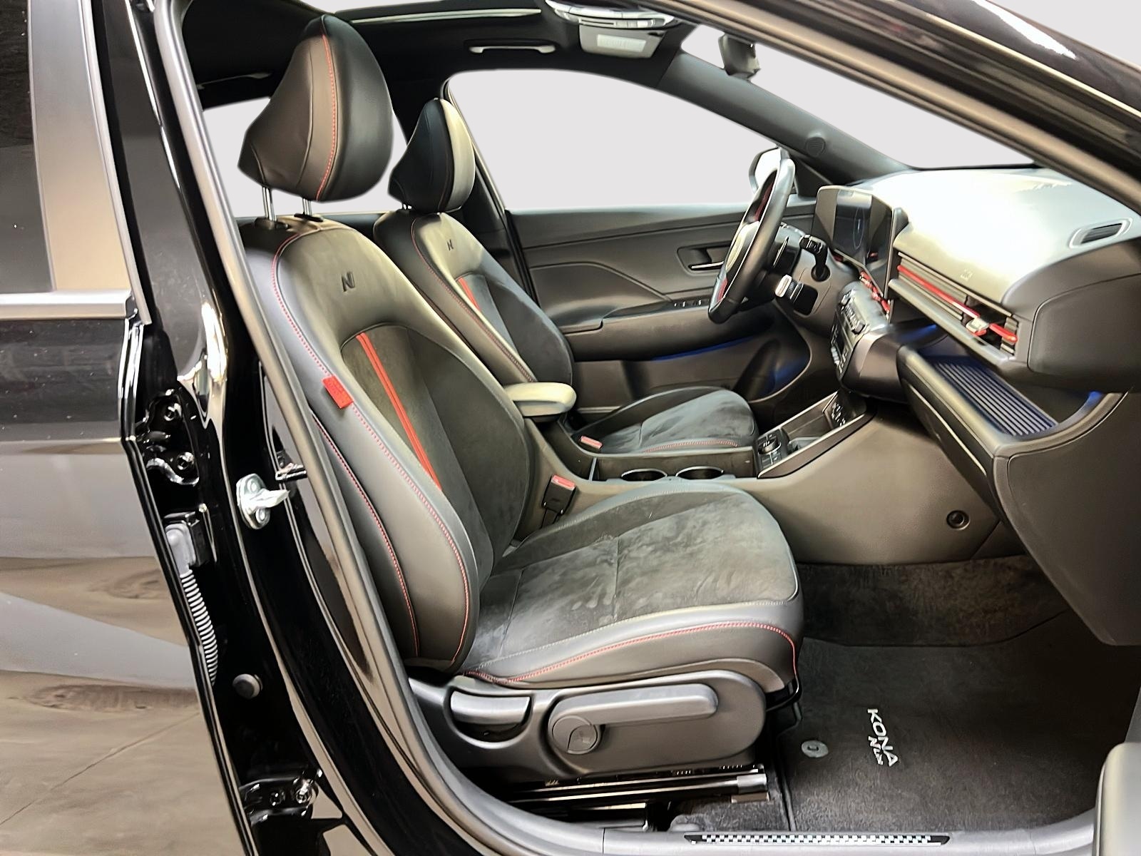 Hyundai Kona N-LINE 1.6T TOIT 4RM 2025 - image #8