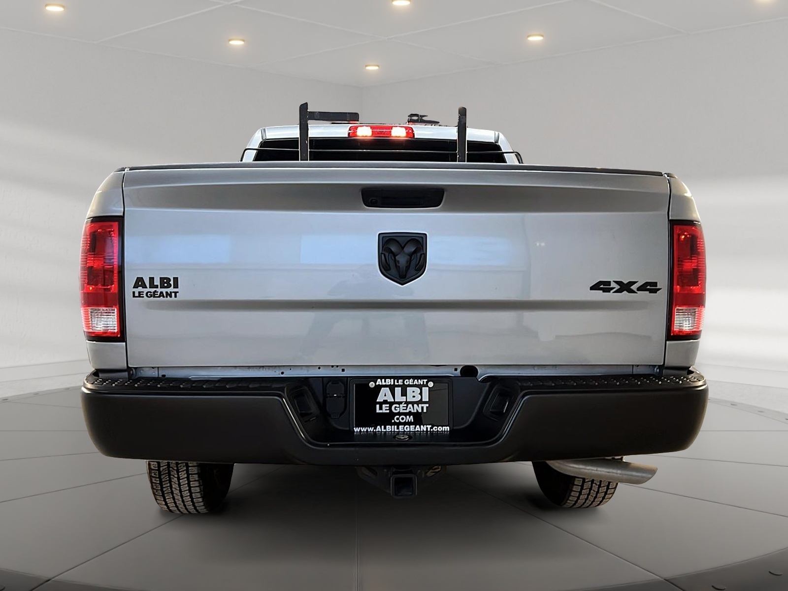 RAM 1500 Classic TRADESMAN CREW CAB 4X4 2023 - image #5