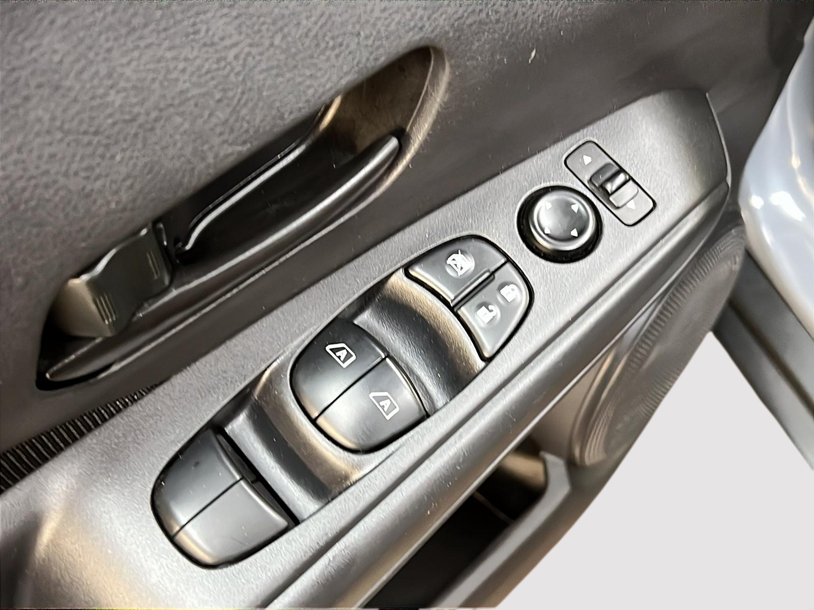 Nissan Kicks S 2023 - image #21