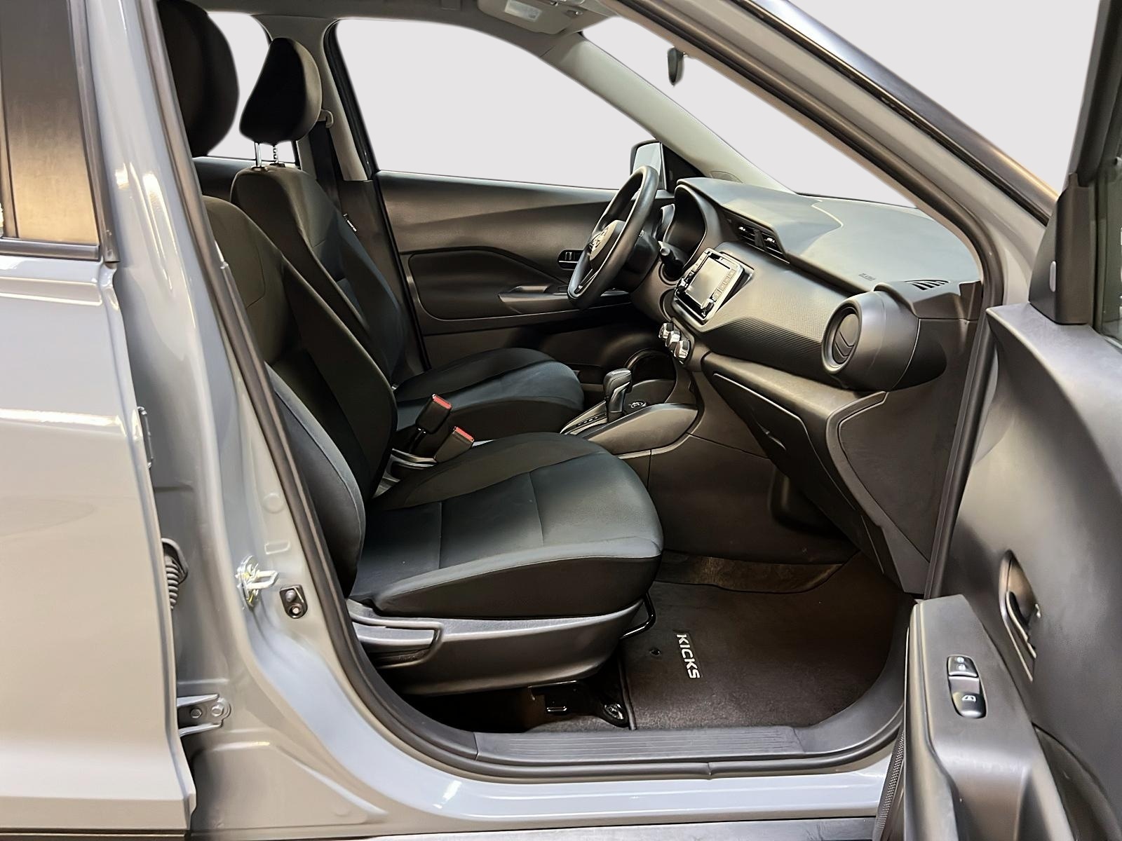 Nissan Kicks S 2023 - image #8