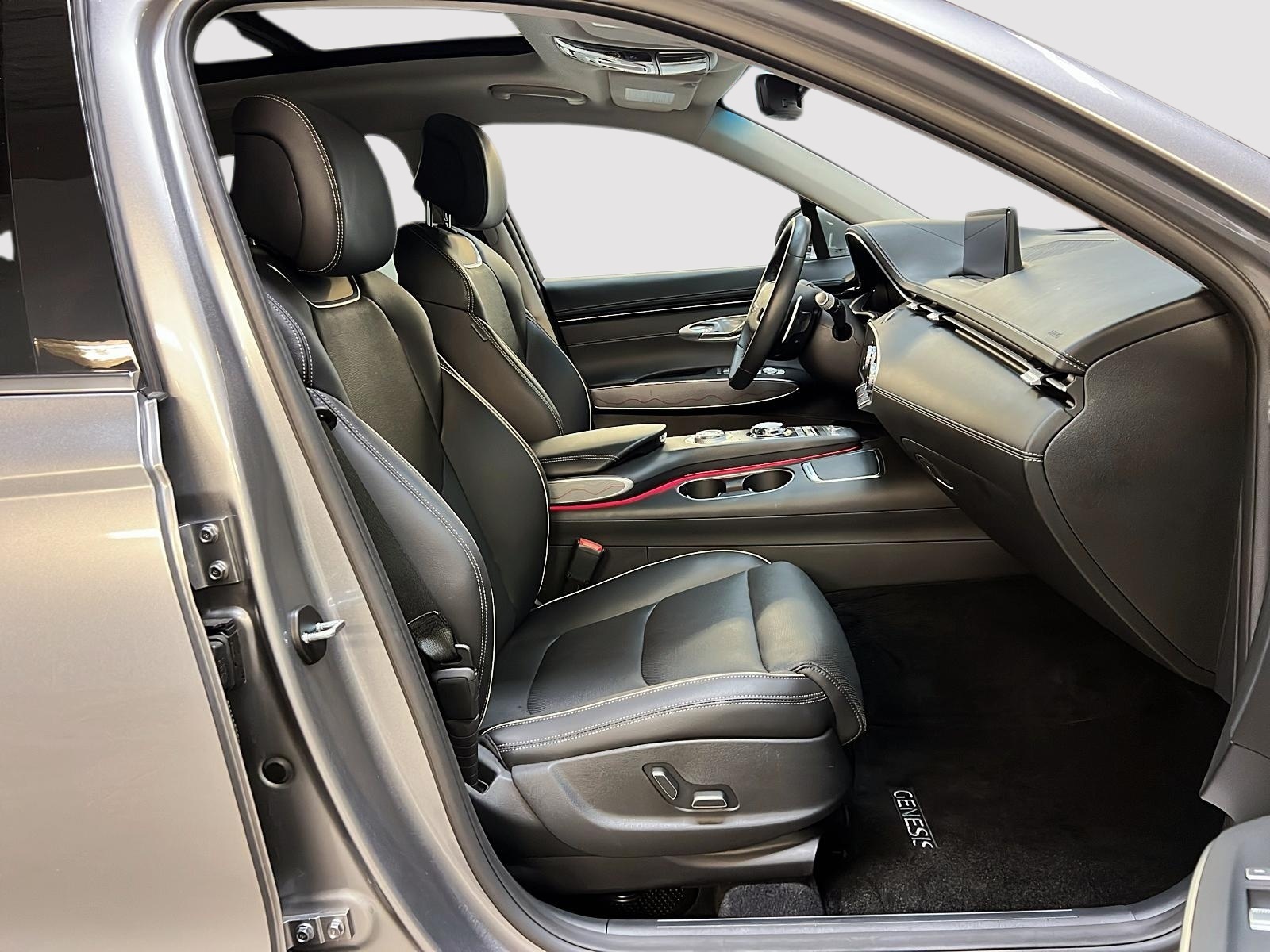 Genesis GV70 ADVANCED 2.5T CUIR TOIT PANO NAV 4RM 2024 - image #8