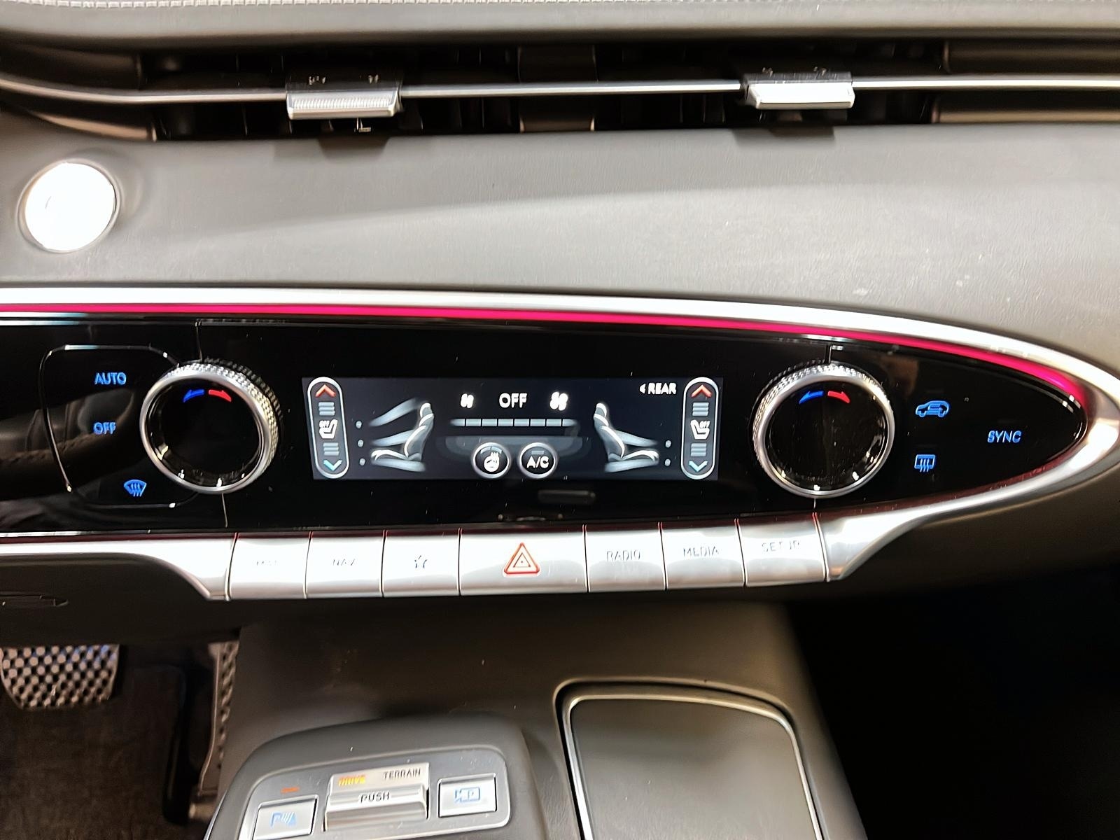 Genesis GV70 2024 - Image #17