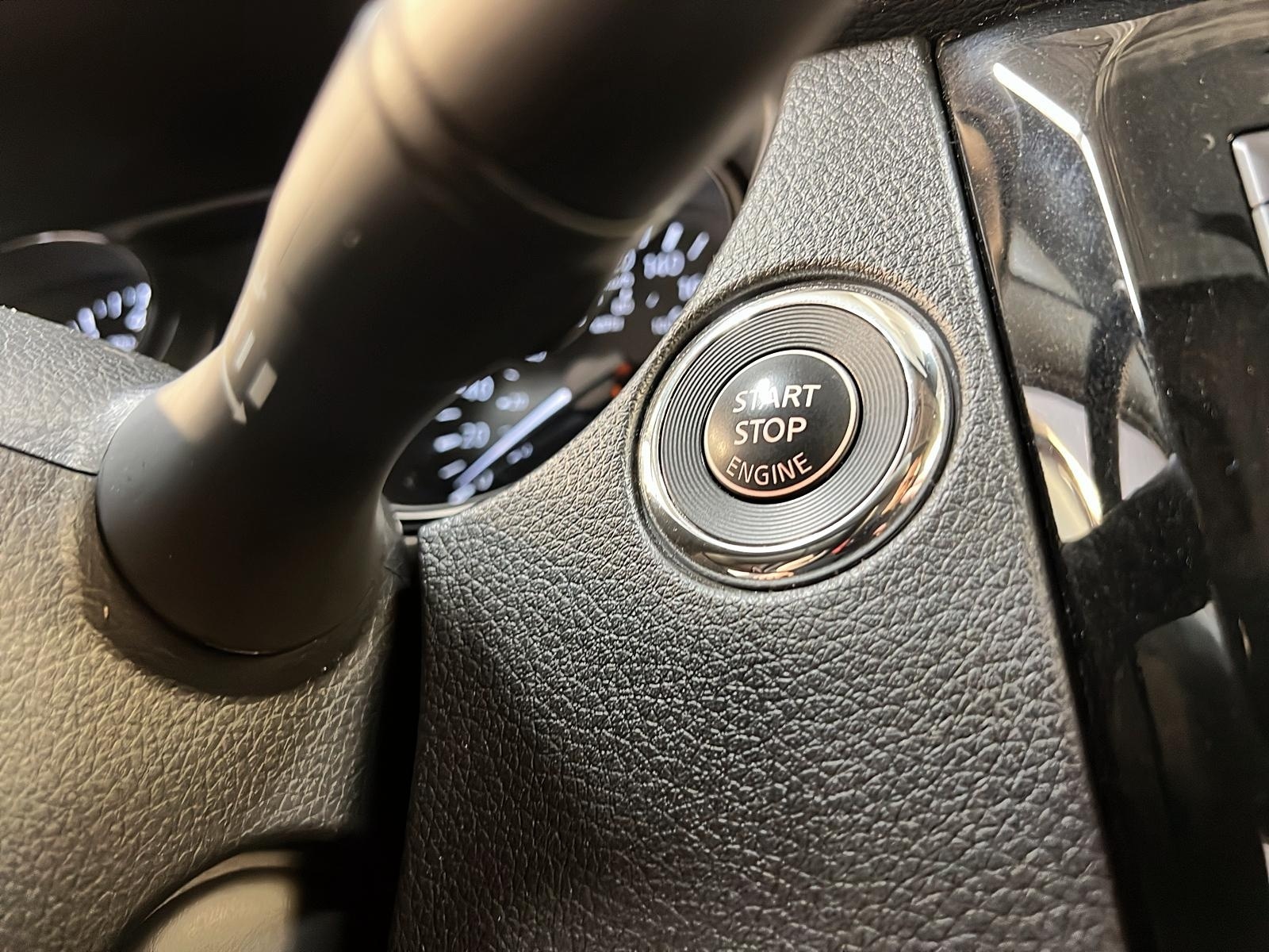 Nissan Qashqai SV TOIT 4RM 2023 - image #19