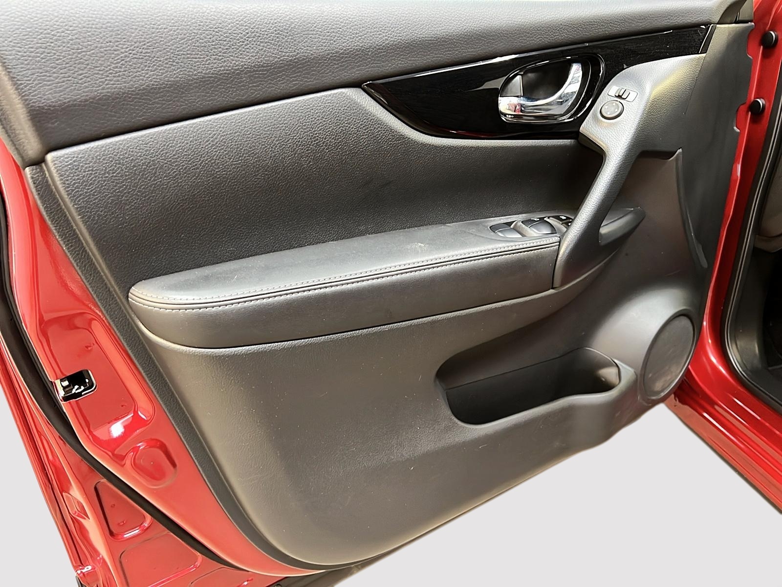 Nissan Qashqai SV TOIT 4RM 2023 - image #24