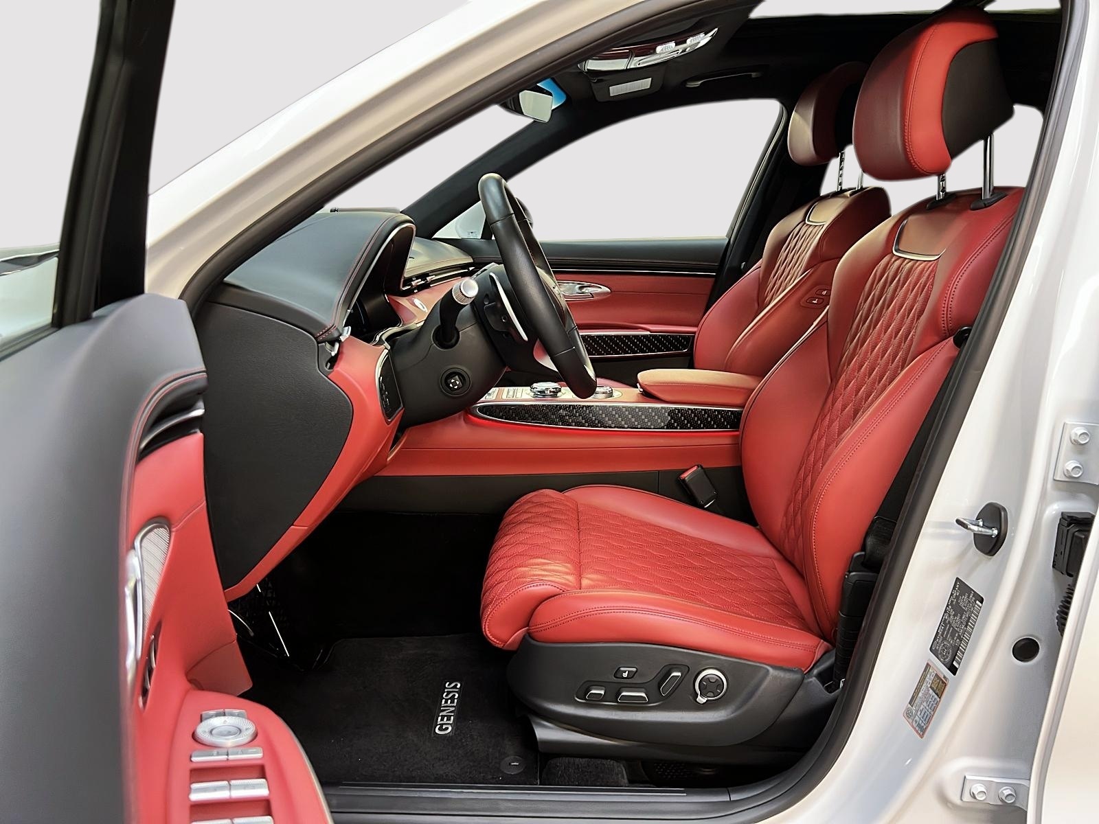 Genesis GV70 SPORT 3.5T CUIR TOIT PANO NAV 4RM 2024 - image #7