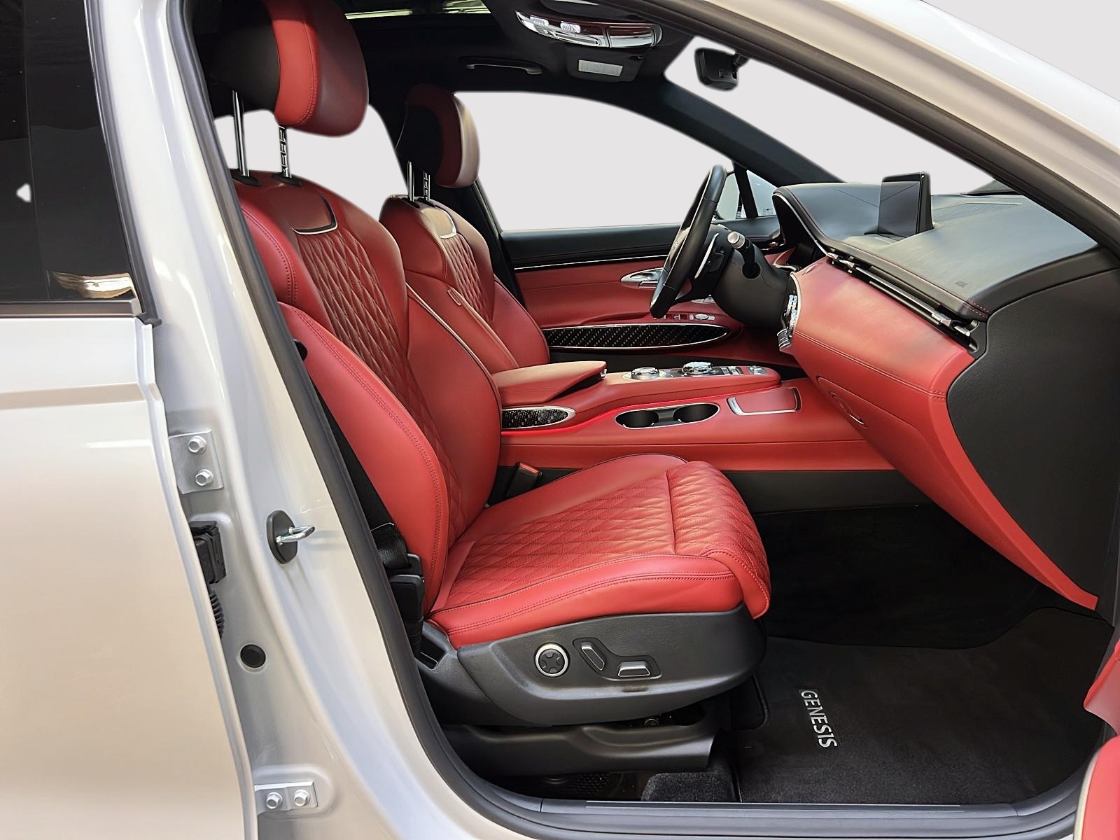 Genesis GV70 SPORT 3.5T CUIR TOIT PANO NAV 4RM 2024 - image #8