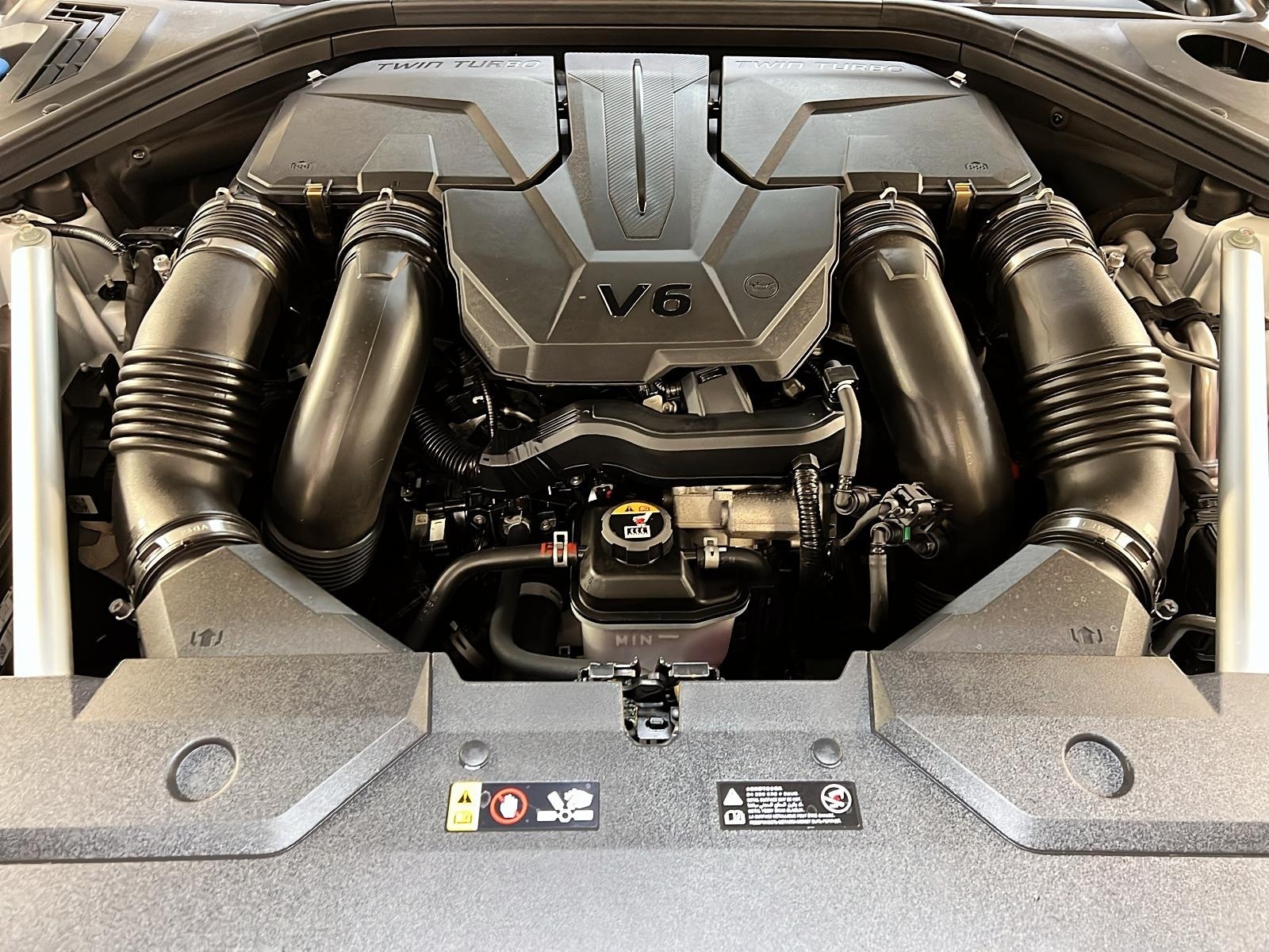 Genesis GV70 SPORT 3.5T CUIR TOIT PANO NAV 4RM 2024 - image #13