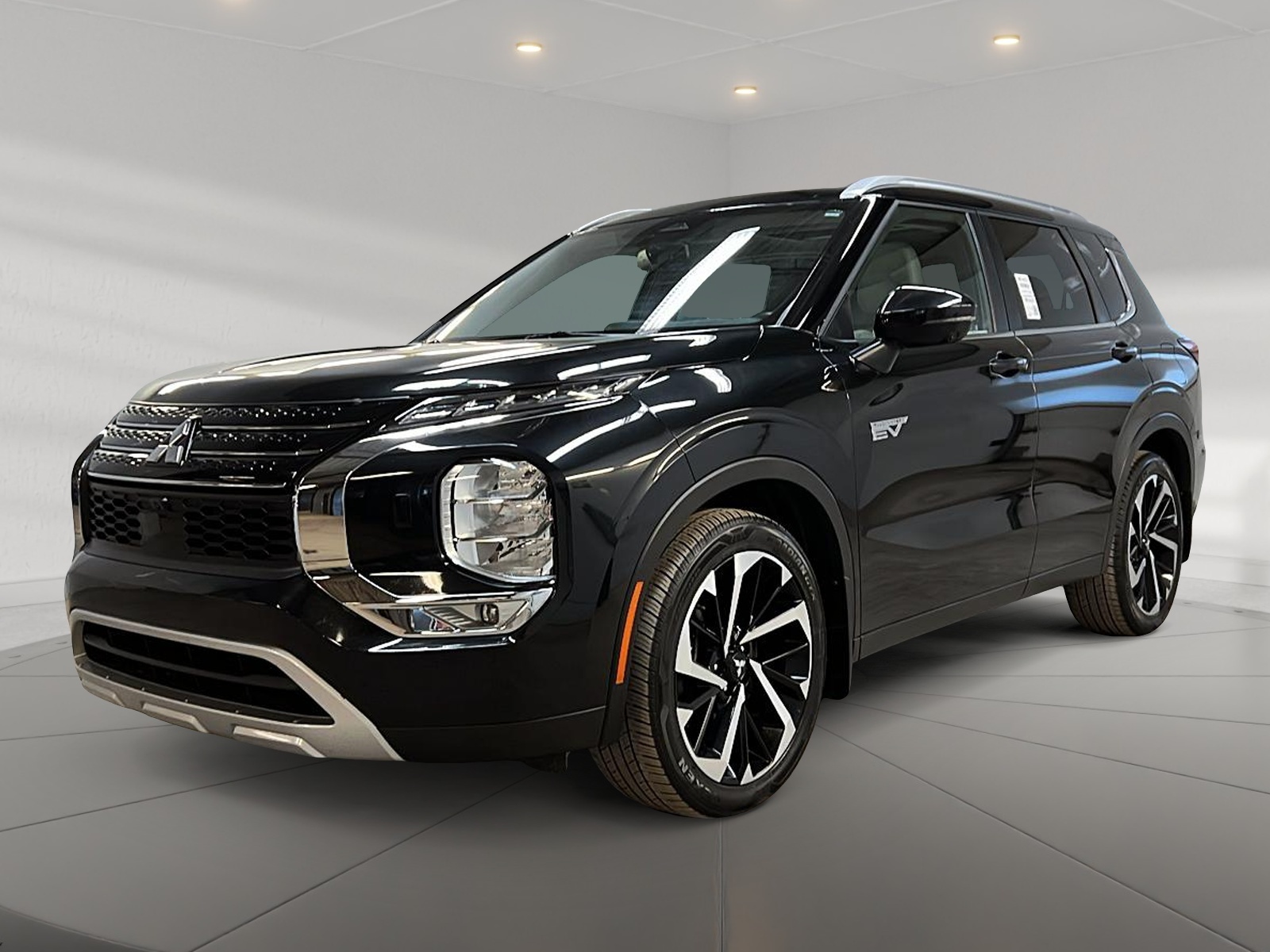 Mitsubishi Outlander 2023 - Image #1