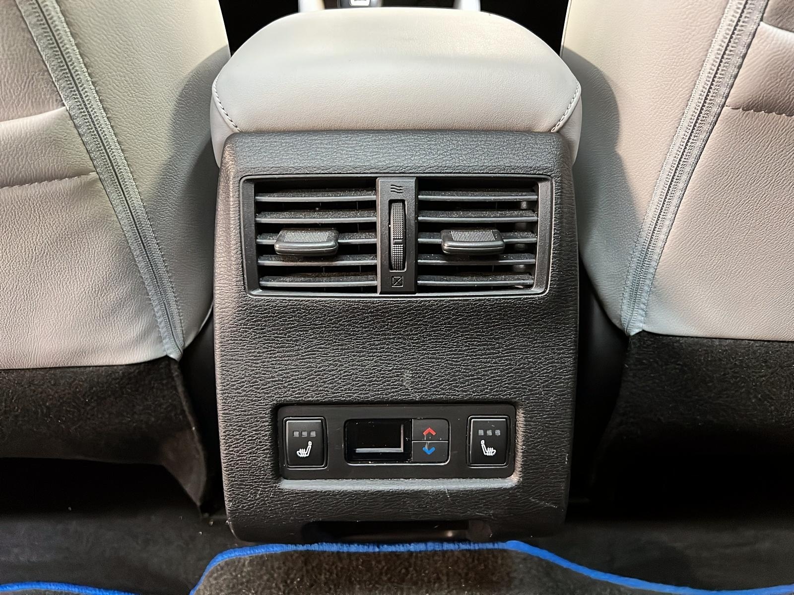 Mitsubishi Outlander SEL S PHEV CUIR TOIT PANO NAV AWC 2023 - image #11