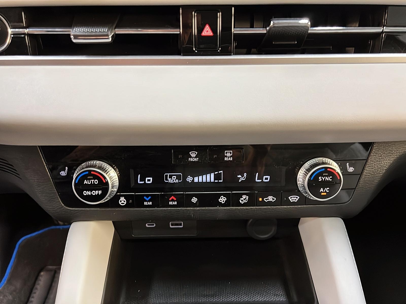 Mitsubishi Outlander SEL S PHEV CUIR TOIT PANO NAV AWC 2023 - image #17