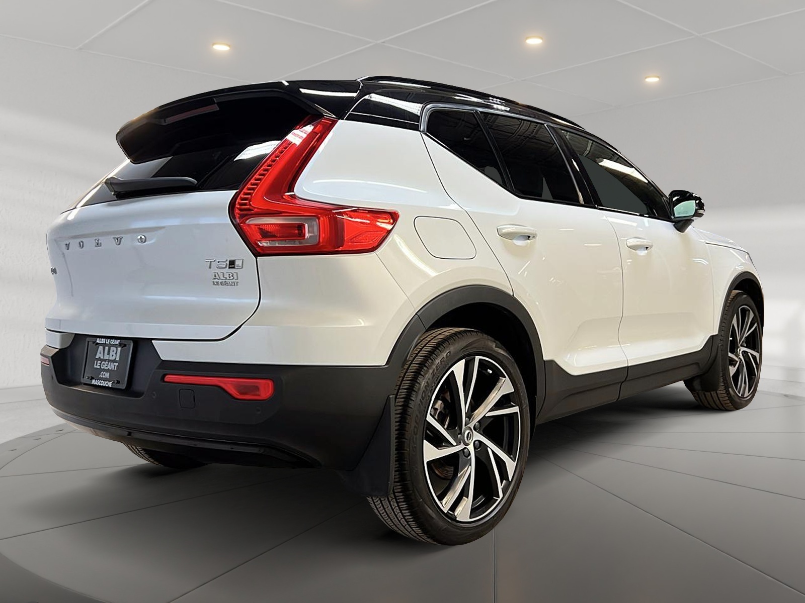 Volvo XC40 2022 - Image #4