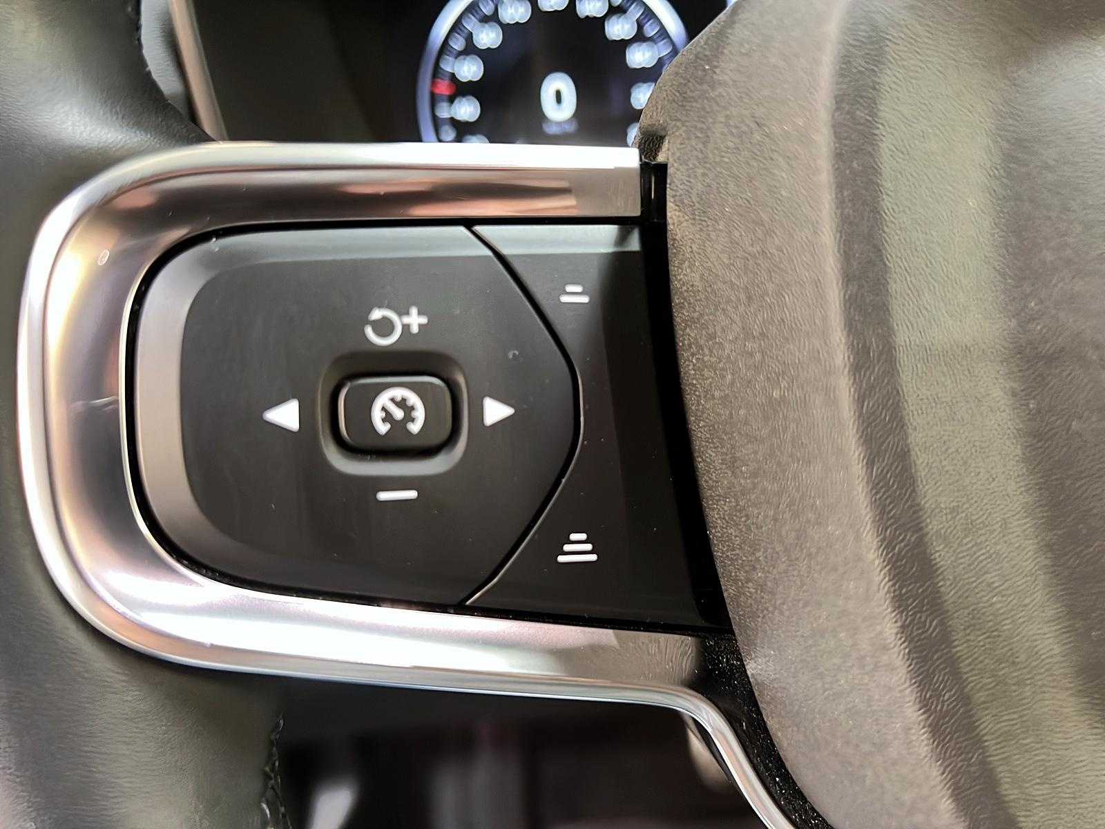 Volvo XC40 T5 R-DESIGN TOIT PANO NAV 4RM 2022 - image #22