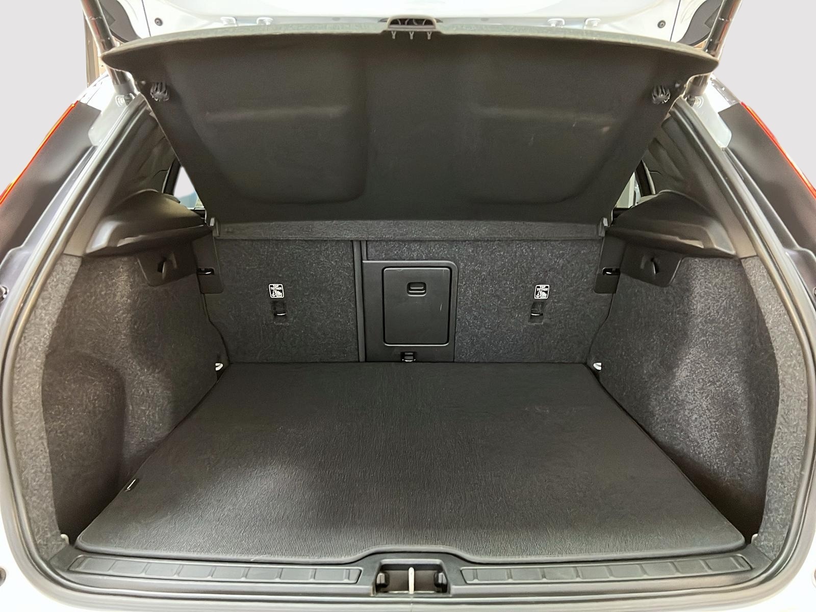 Volvo XC40 T5 R-DESIGN TOIT PANO NAV 4RM 2022 - image #13