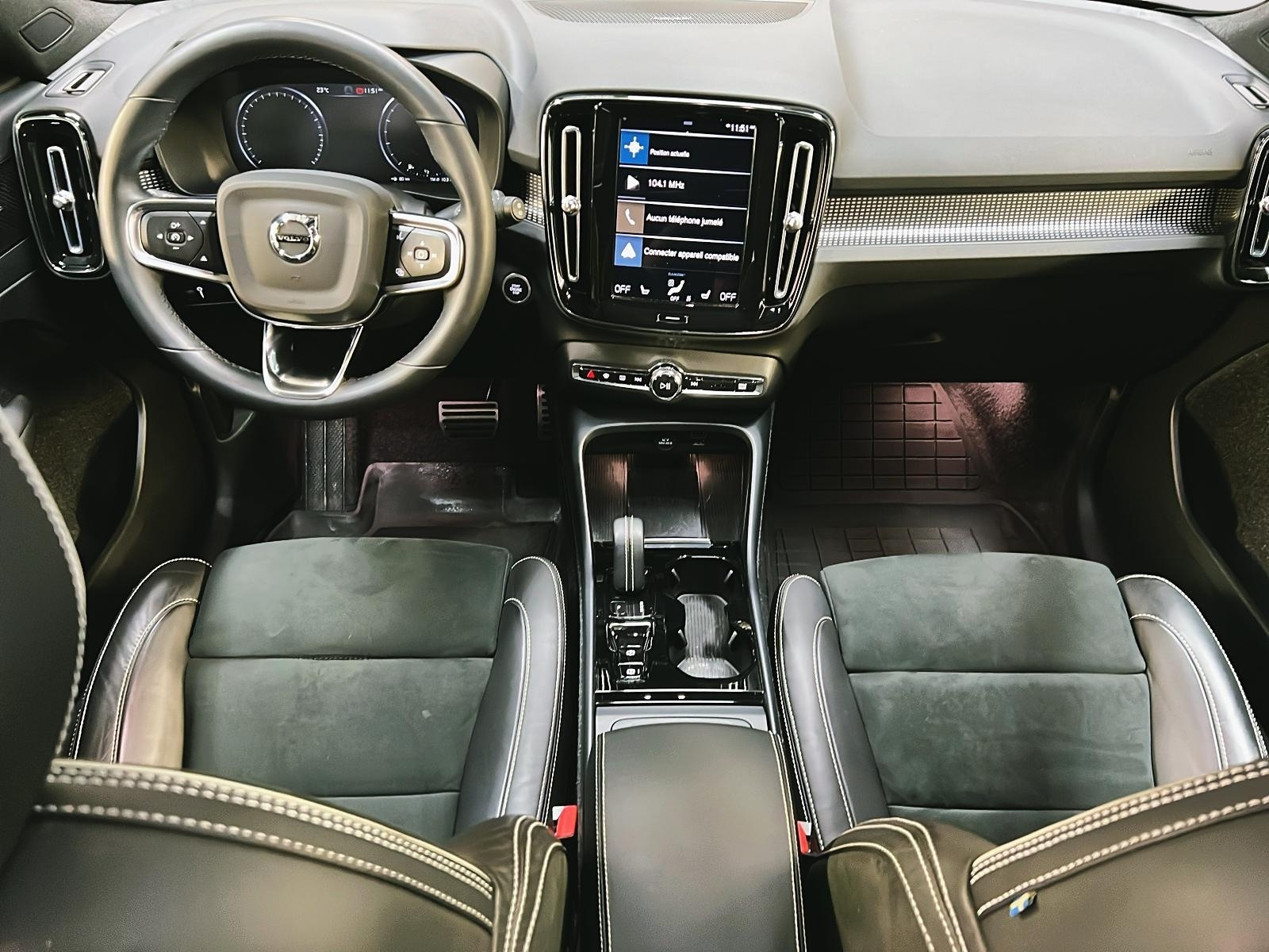 Volvo XC40 2022 - Image #11