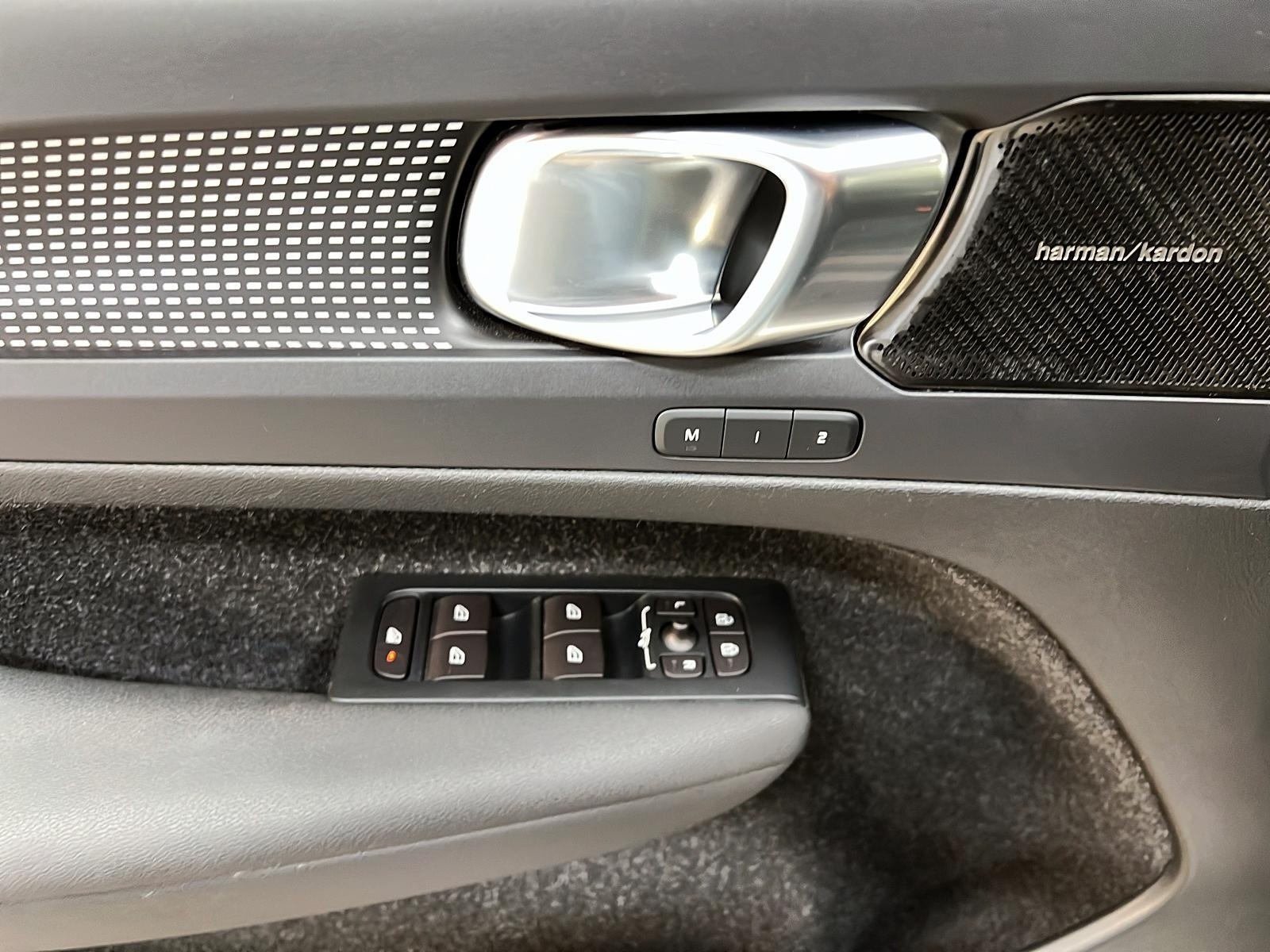 Volvo XC40 T5 R-DESIGN TOIT PANO NAV 4RM 2022 - image #24