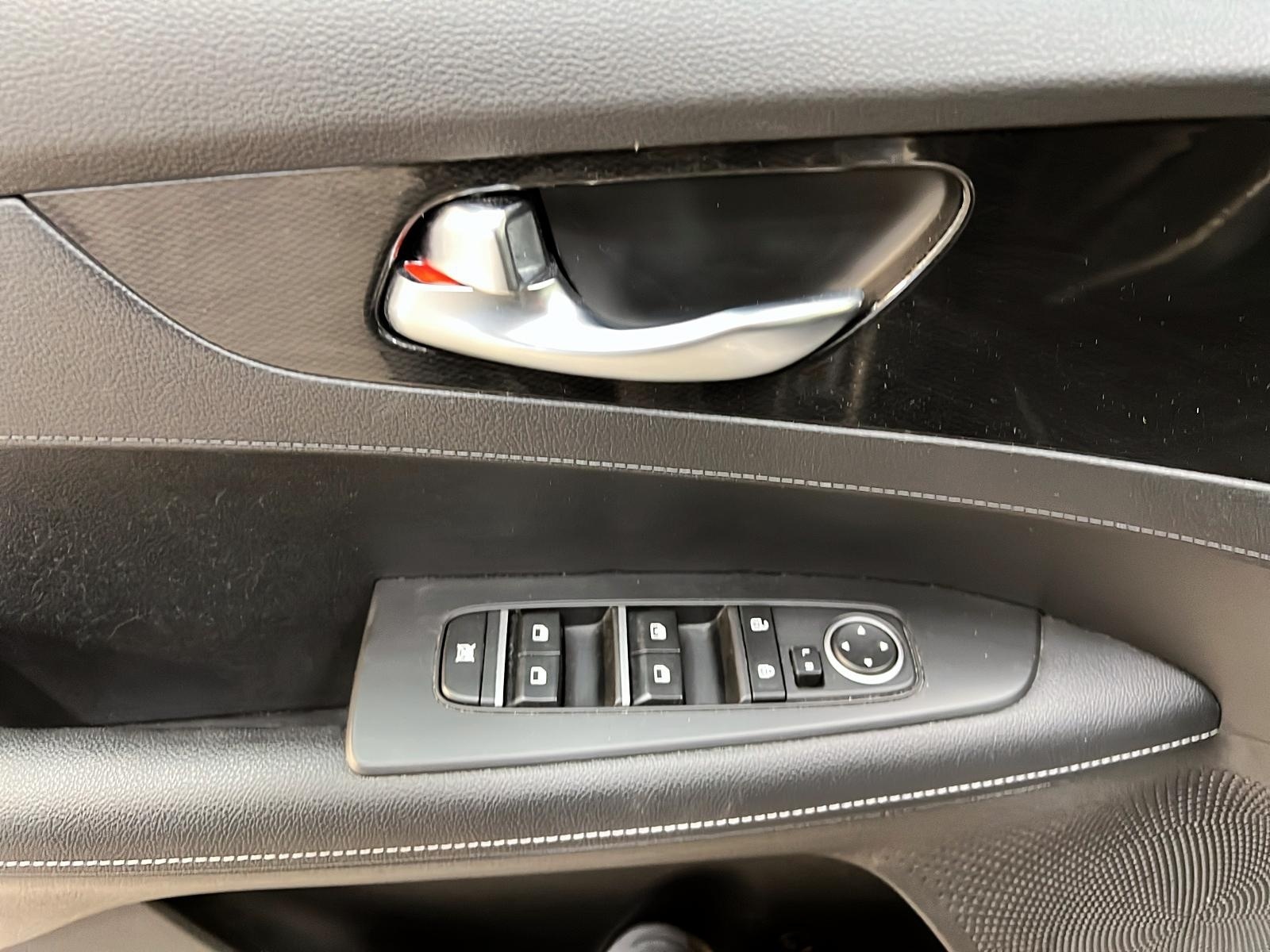 Kia Forte 2023 - Image #23
