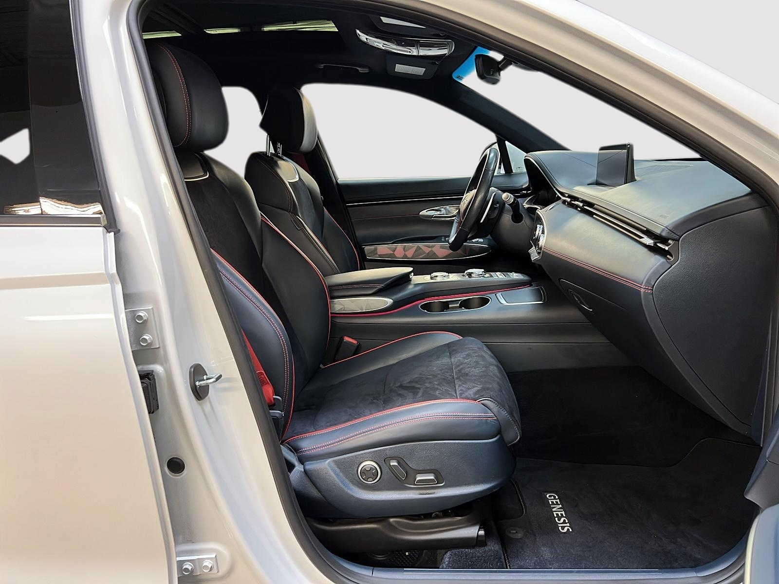 Genesis GV70 PRESTIGE 2.5T TOIT PANO NAV 4RM 2022 - image #8