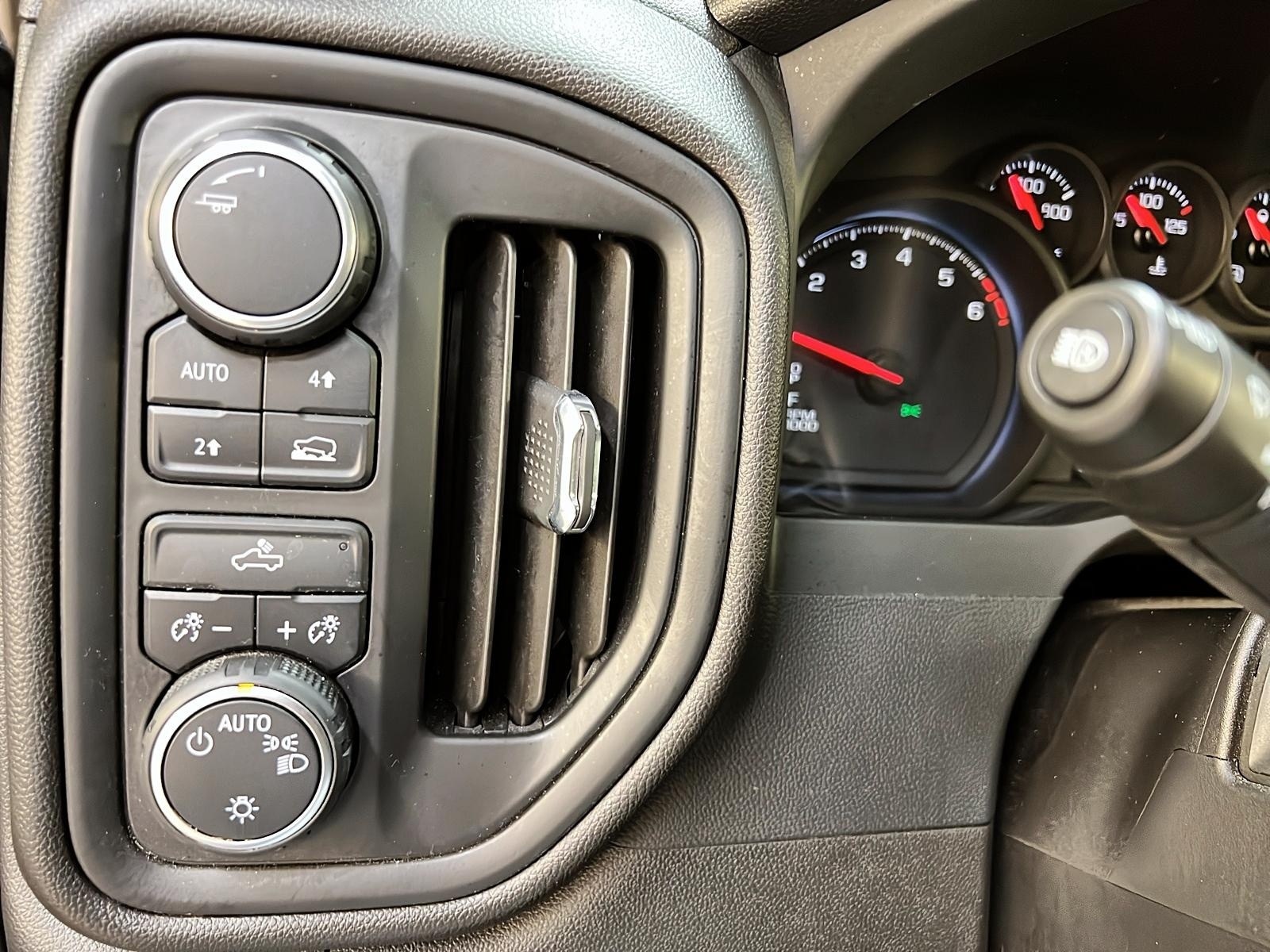 Chevrolet Silverado 1500 CUSTOM CREW CAB 4X4 2023 - image #18