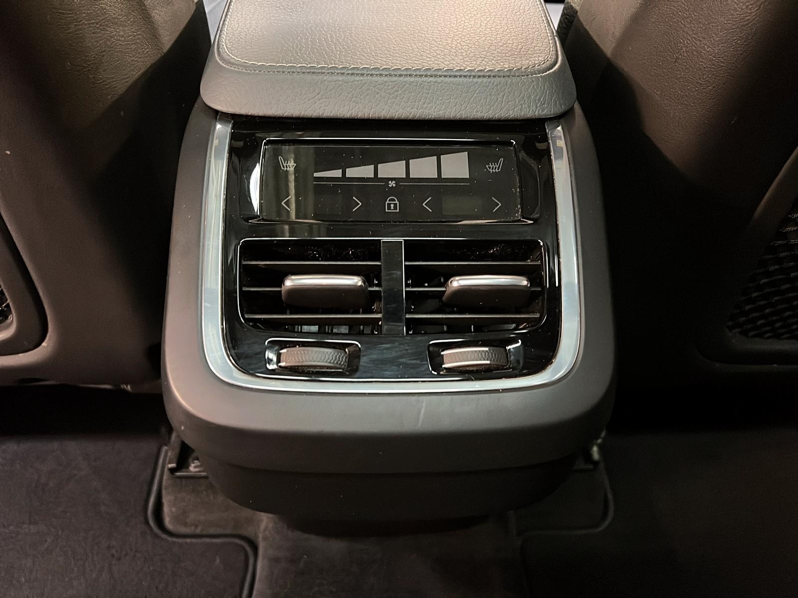 Volvo XC90 2021 - Image #12