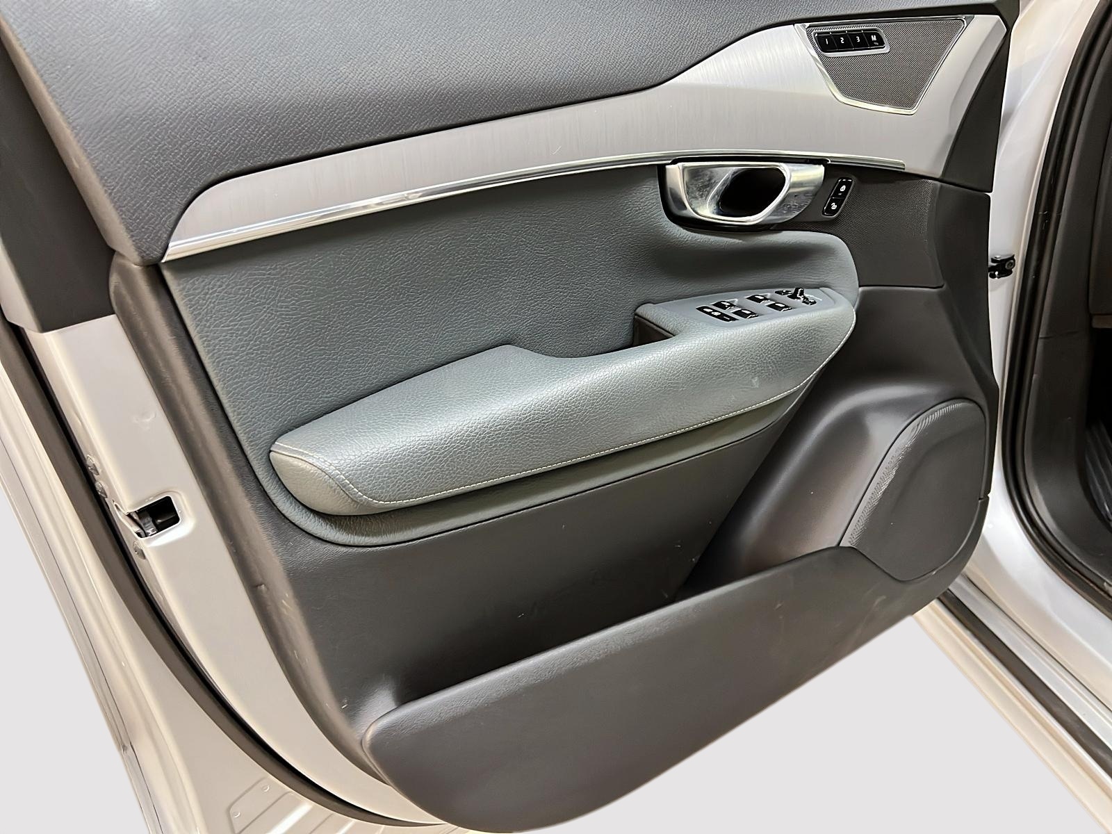 Volvo XC90 T6 MOMENTUM CUIR TOIT PANO NAV 4RM 2021 - image #27