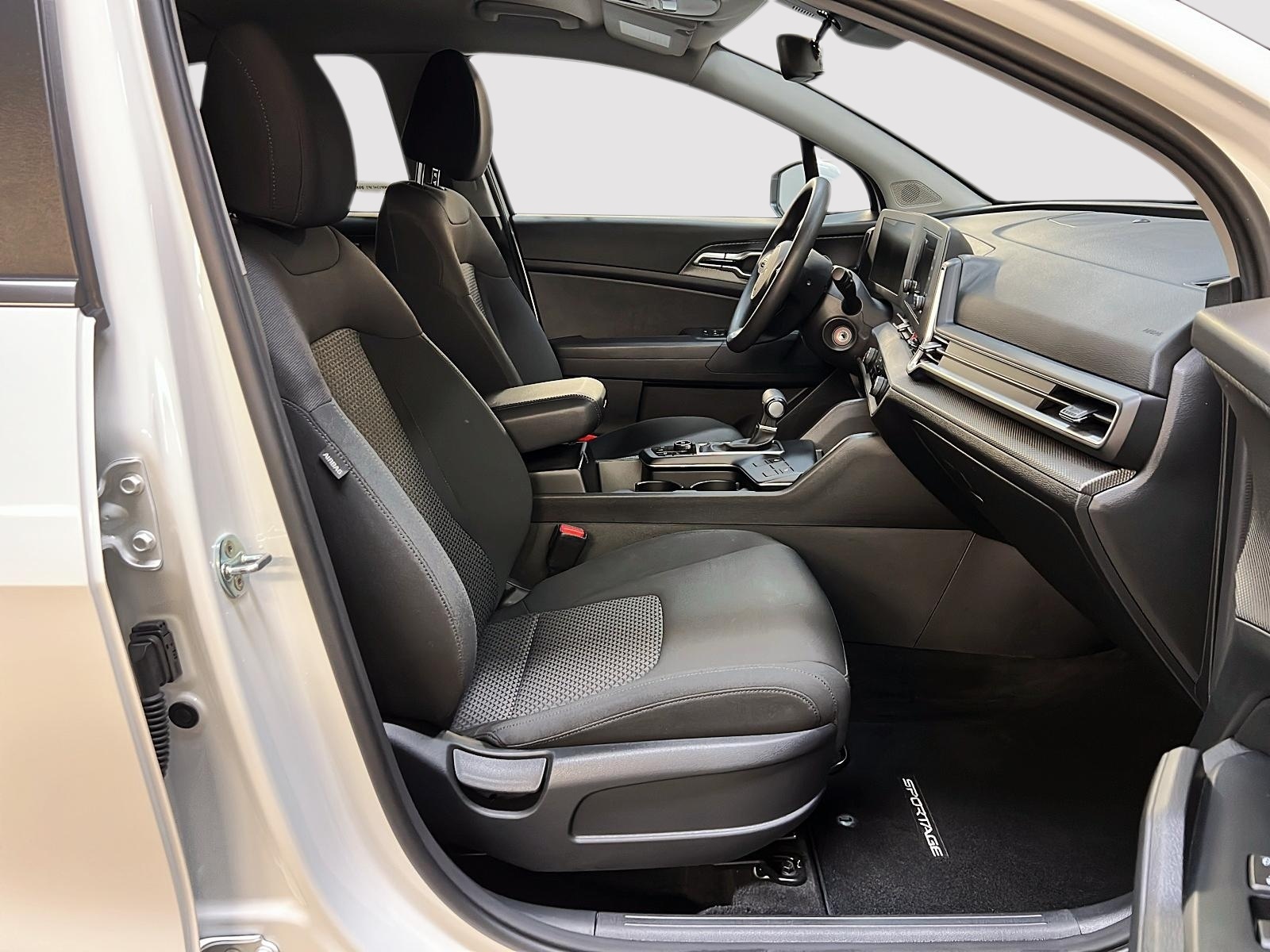 Kia Sportage LX 2023 - image #8