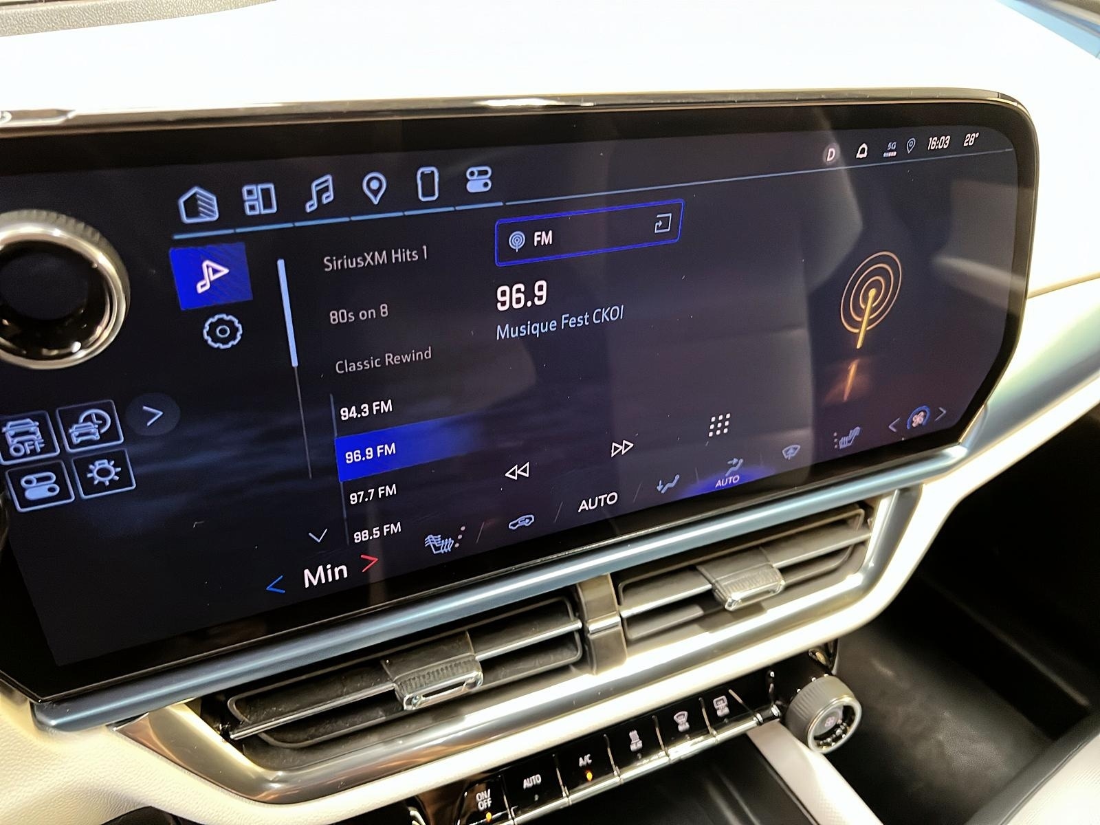 Chevrolet Equinox EV 2LT NAV 2024 - image #15