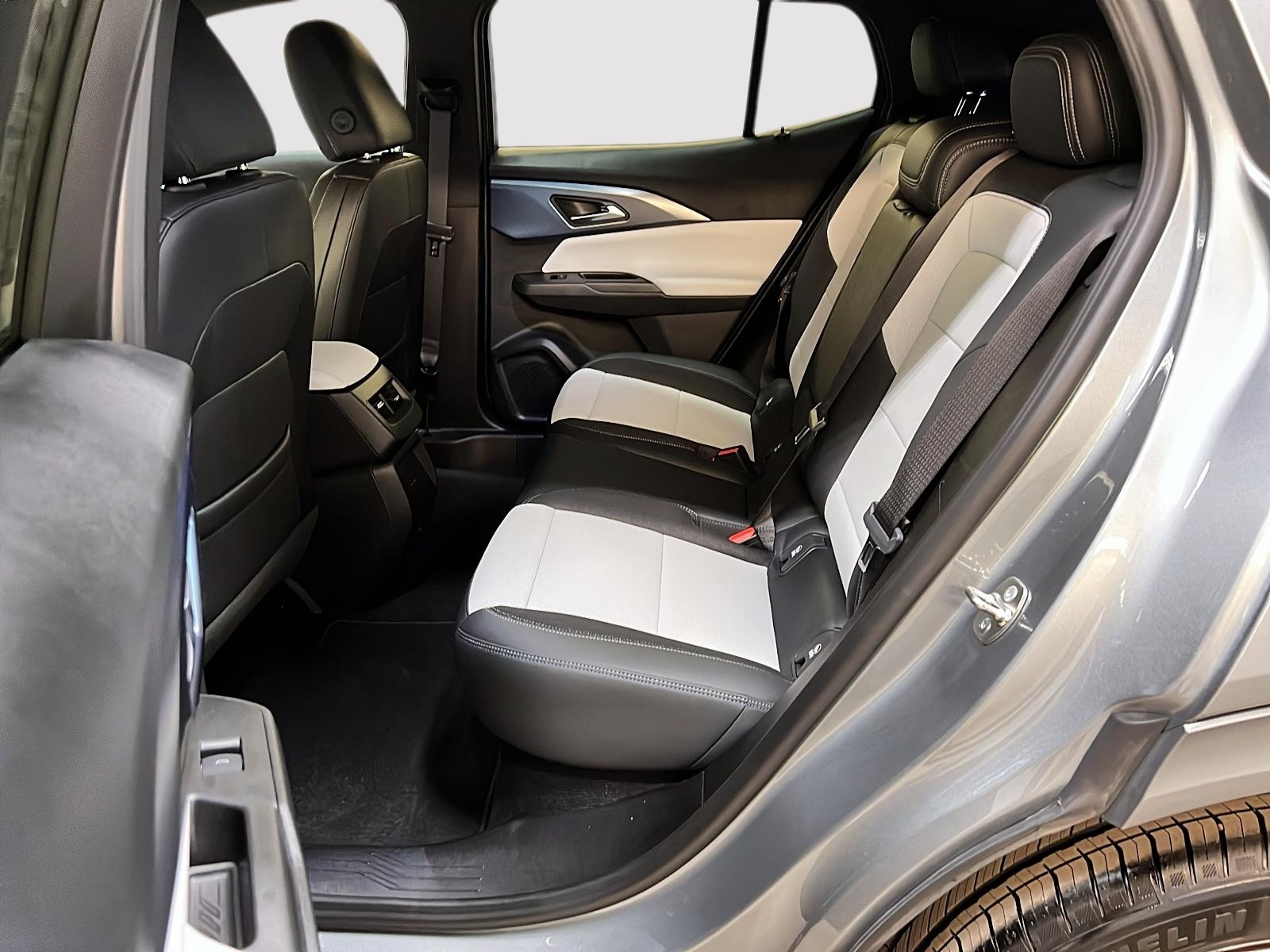 Chevrolet Equinox EV 2024 - Image #9