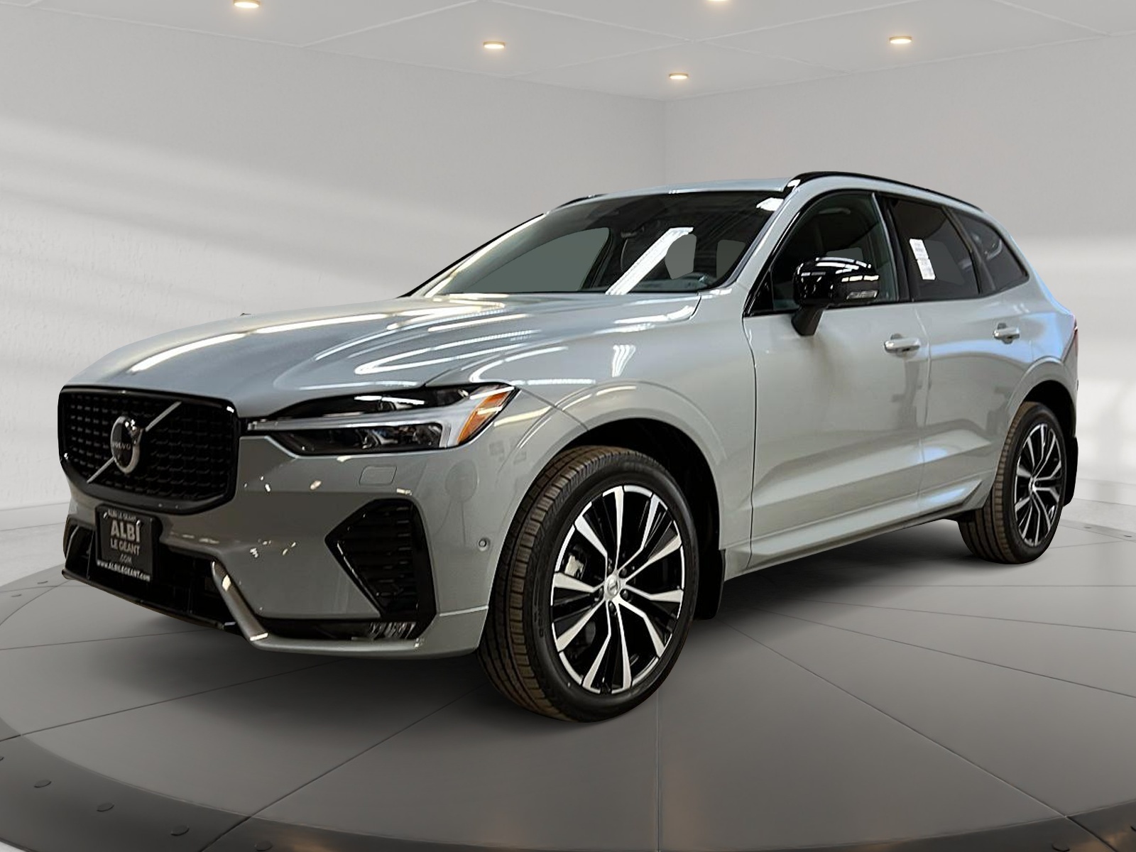 Volvo XC60 2024 - Image #1