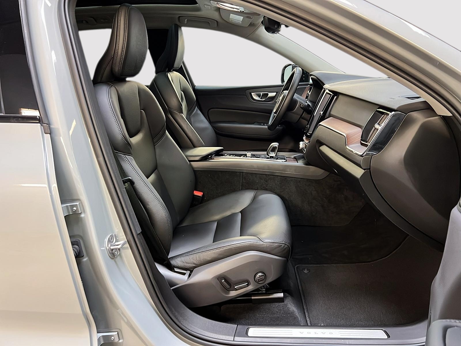 Volvo XC60 2024 - Image #8