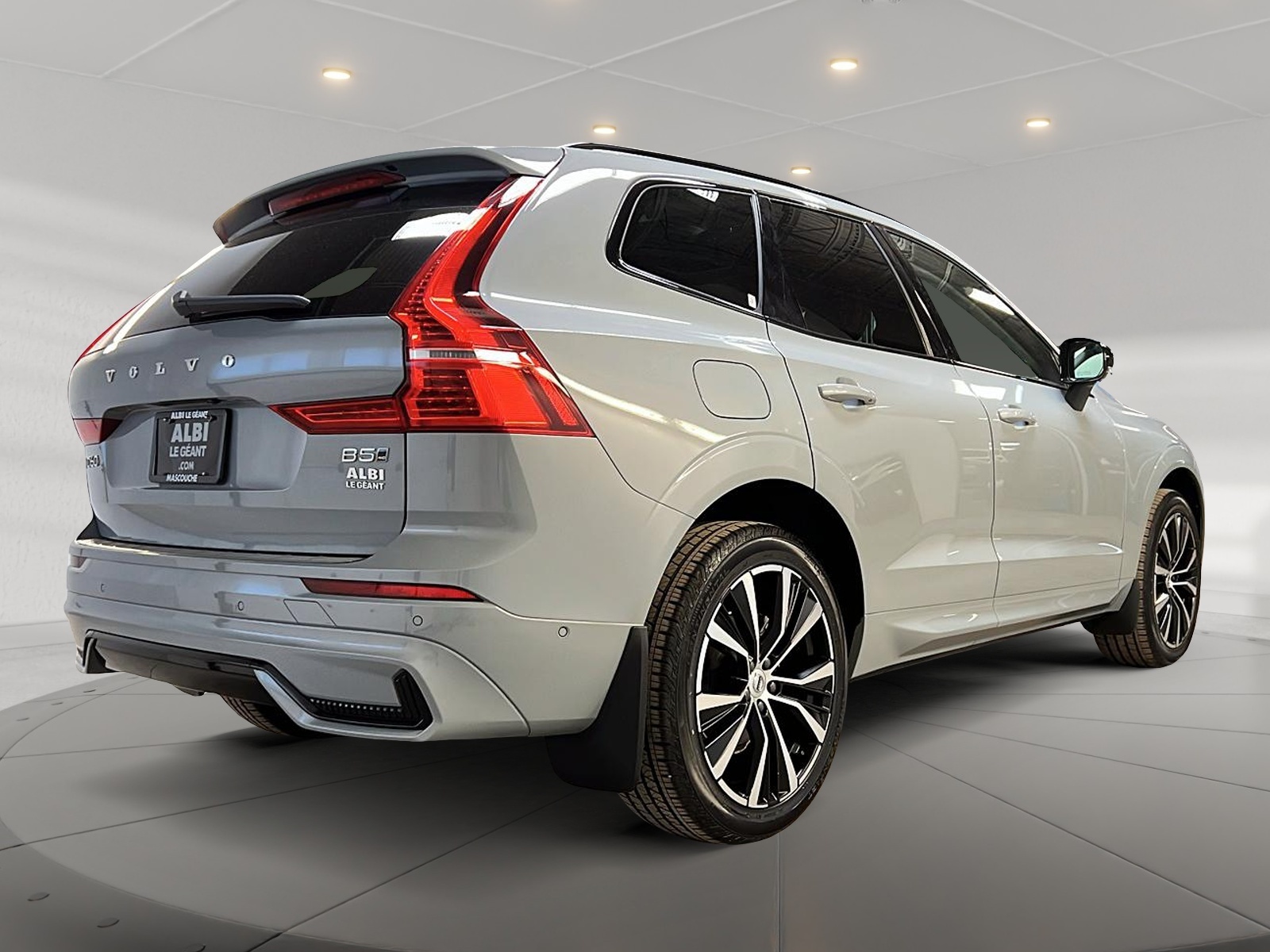 Volvo XC60 B5 PLUS CUIR TOIT PANO NAV 4RM 2024 - image #4