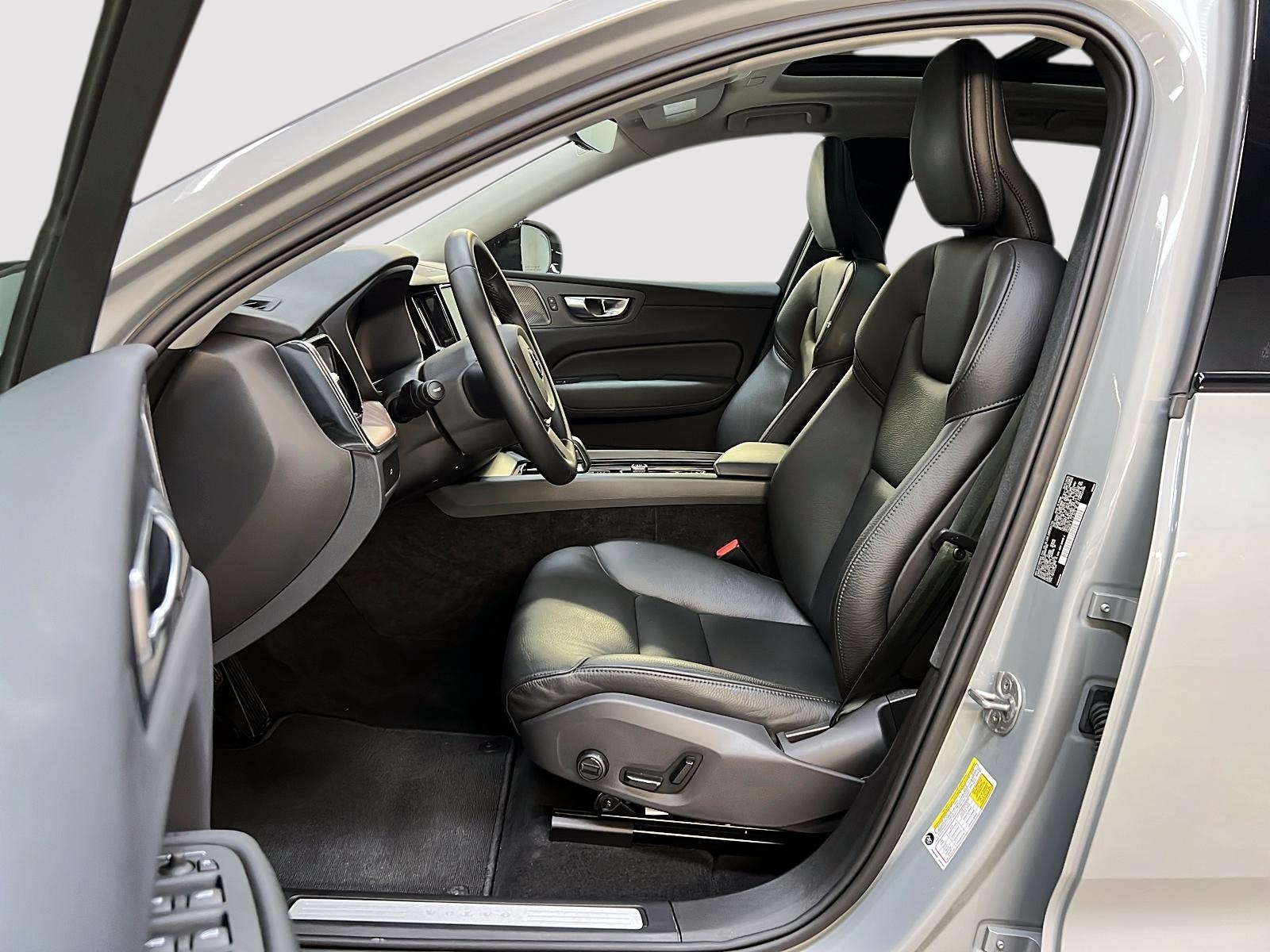 Volvo XC60 B5 PLUS CUIR TOIT PANO NAV 4RM 2024 - image #7