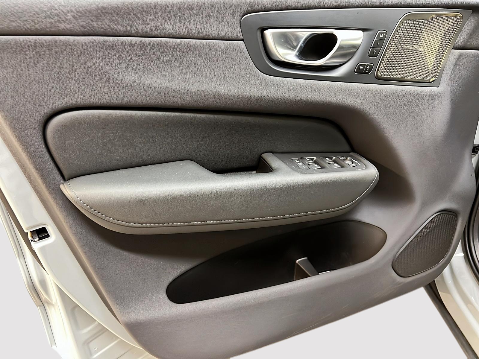 Volvo XC60 B5 PLUS CUIR TOIT PANO NAV 4RM 2024 - image #26