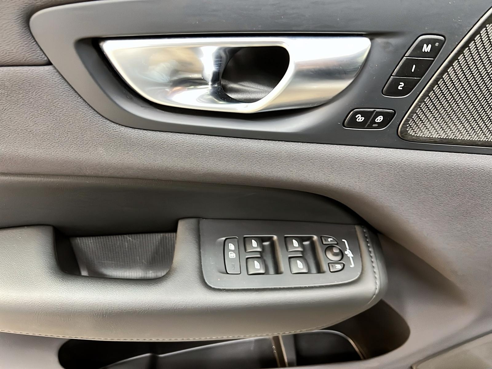 Volvo XC60 B5 PLUS CUIR TOIT PANO NAV 4RM 2024 - image #25