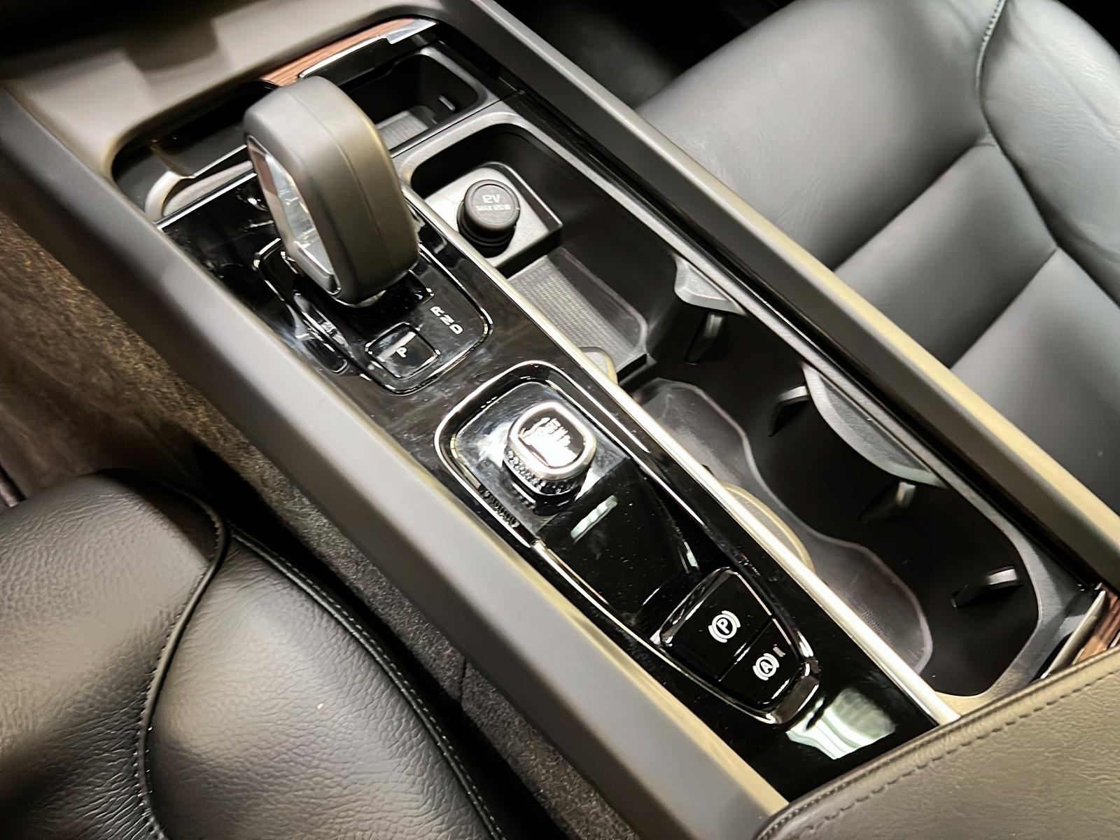 Volvo XC60 B5 PLUS CUIR TOIT PANO NAV 4RM 2024 - image #16