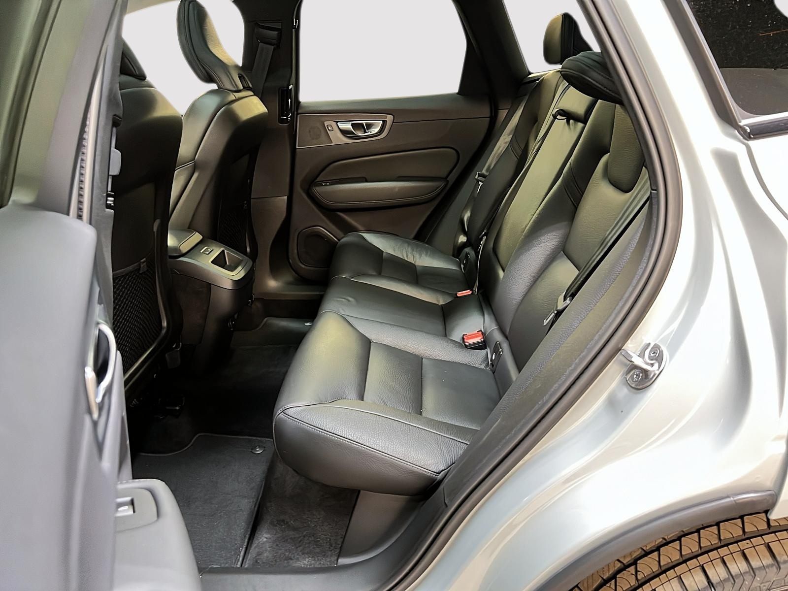 Volvo XC60 B5 PLUS CUIR TOIT PANO NAV 4RM 2024 - image #9