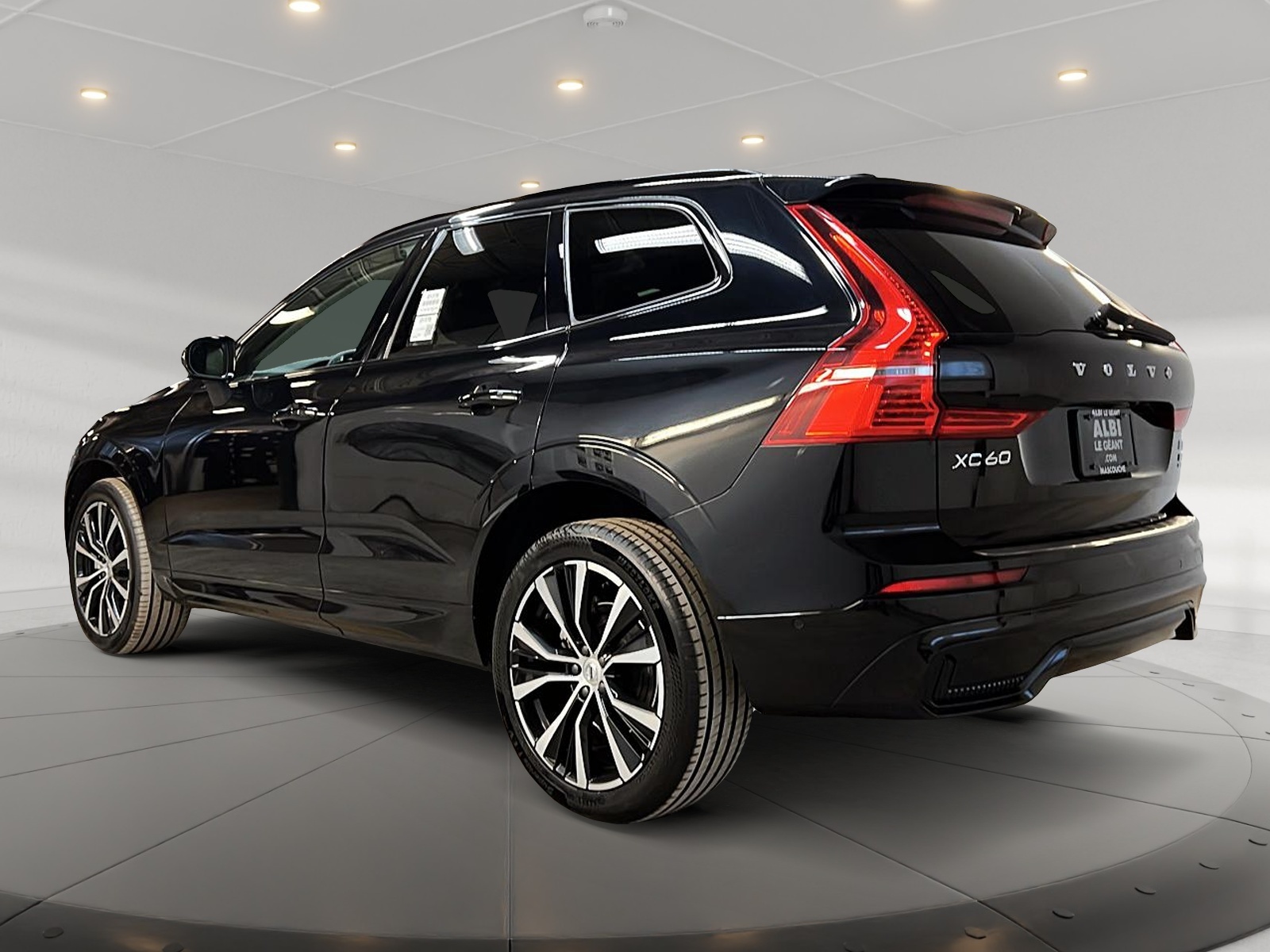 Volvo XC60 B5 PLUS DARK CUIR TOIT PANO NAV 4RM 2024 - image #6
