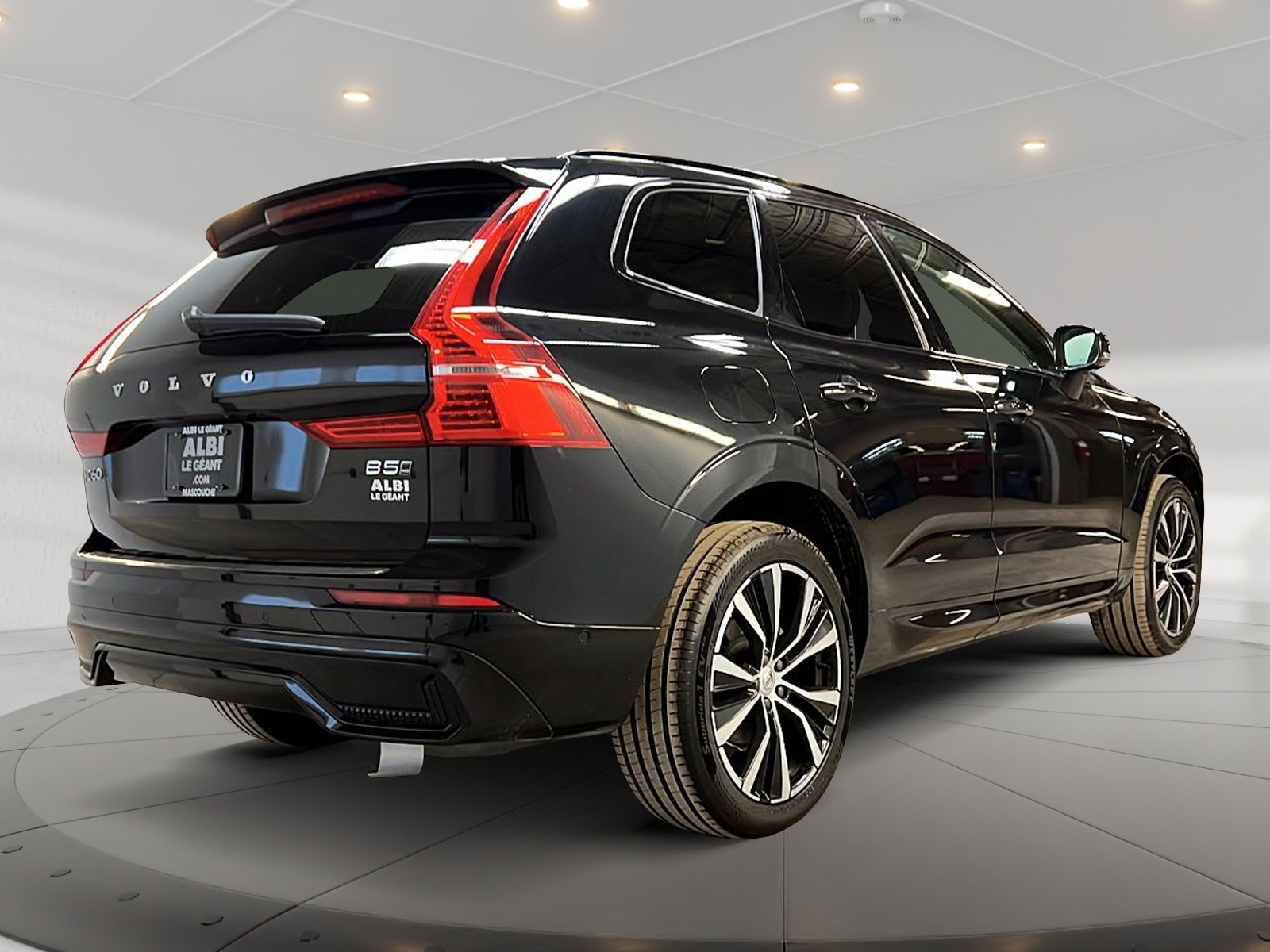 Volvo XC60 B5 PLUS DARK CUIR TOIT PANO NAV 4RM 2024 - image #4