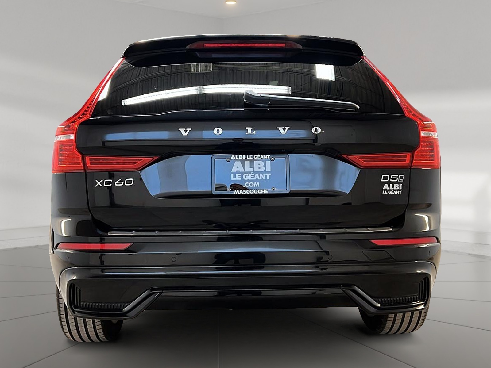 Volvo XC60 B5 PLUS DARK CUIR TOIT PANO NAV 4RM 2024 - image #5