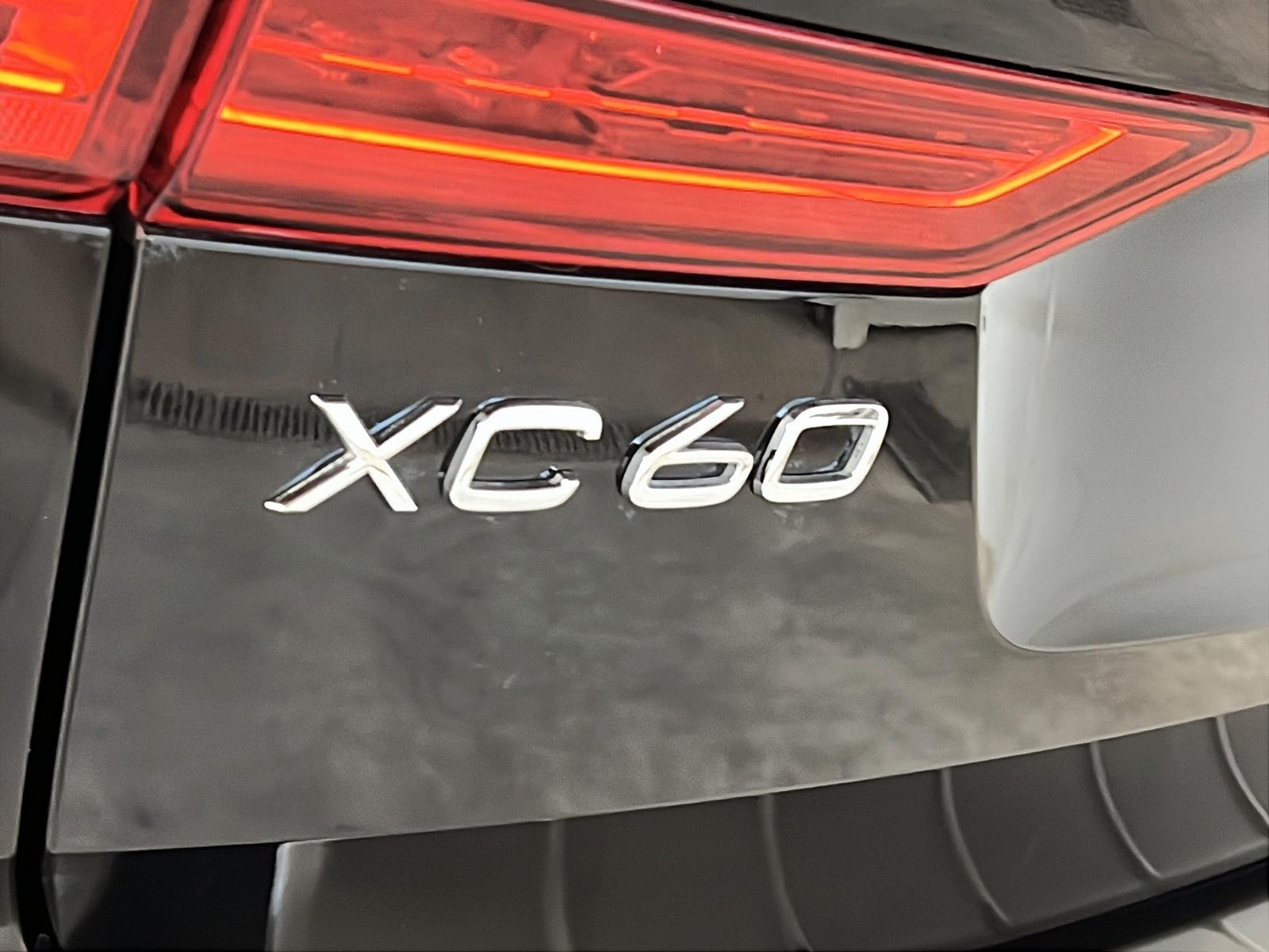 Volvo XC60 B5 PLUS DARK CUIR TOIT PANO NAV 4RM 2024 - image #29