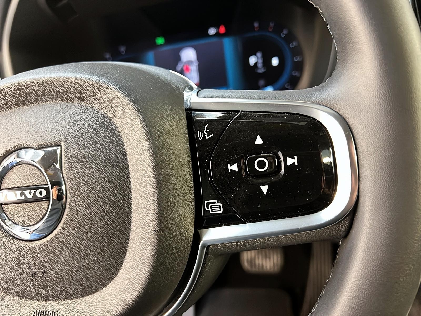 Volvo XC60 B5 PLUS DARK CUIR TOIT PANO NAV 4RM 2024 - image #22