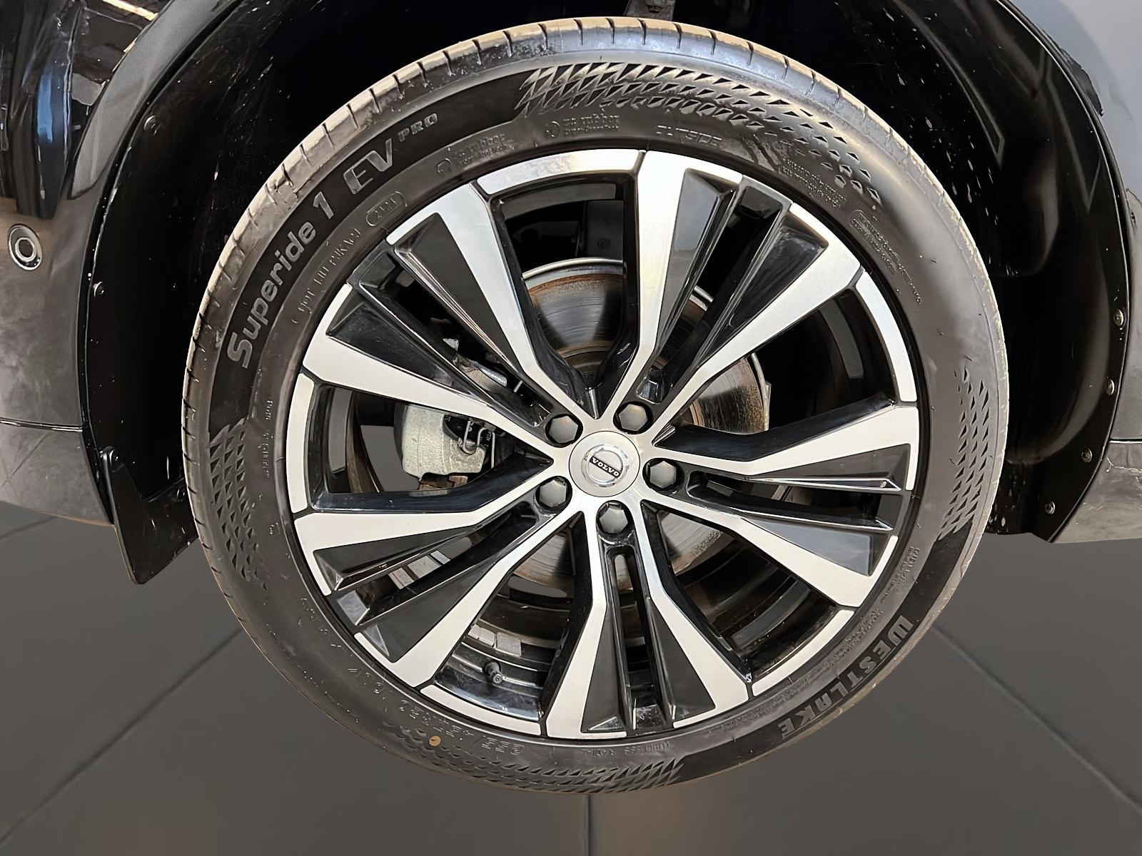 Volvo XC60 B5 PLUS DARK CUIR TOIT PANO NAV 4RM 2024 - image #32
