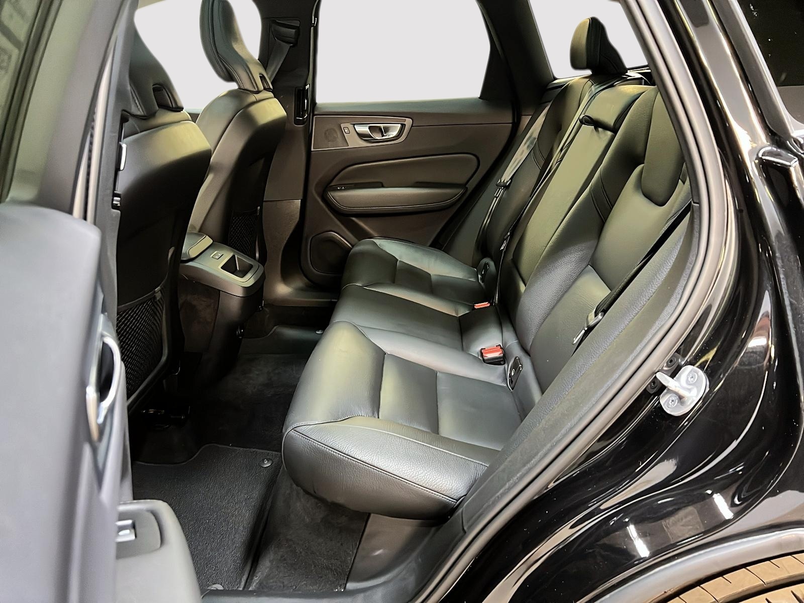 Volvo XC60 B5 PLUS DARK CUIR TOIT PANO NAV 4RM 2024 - image #9