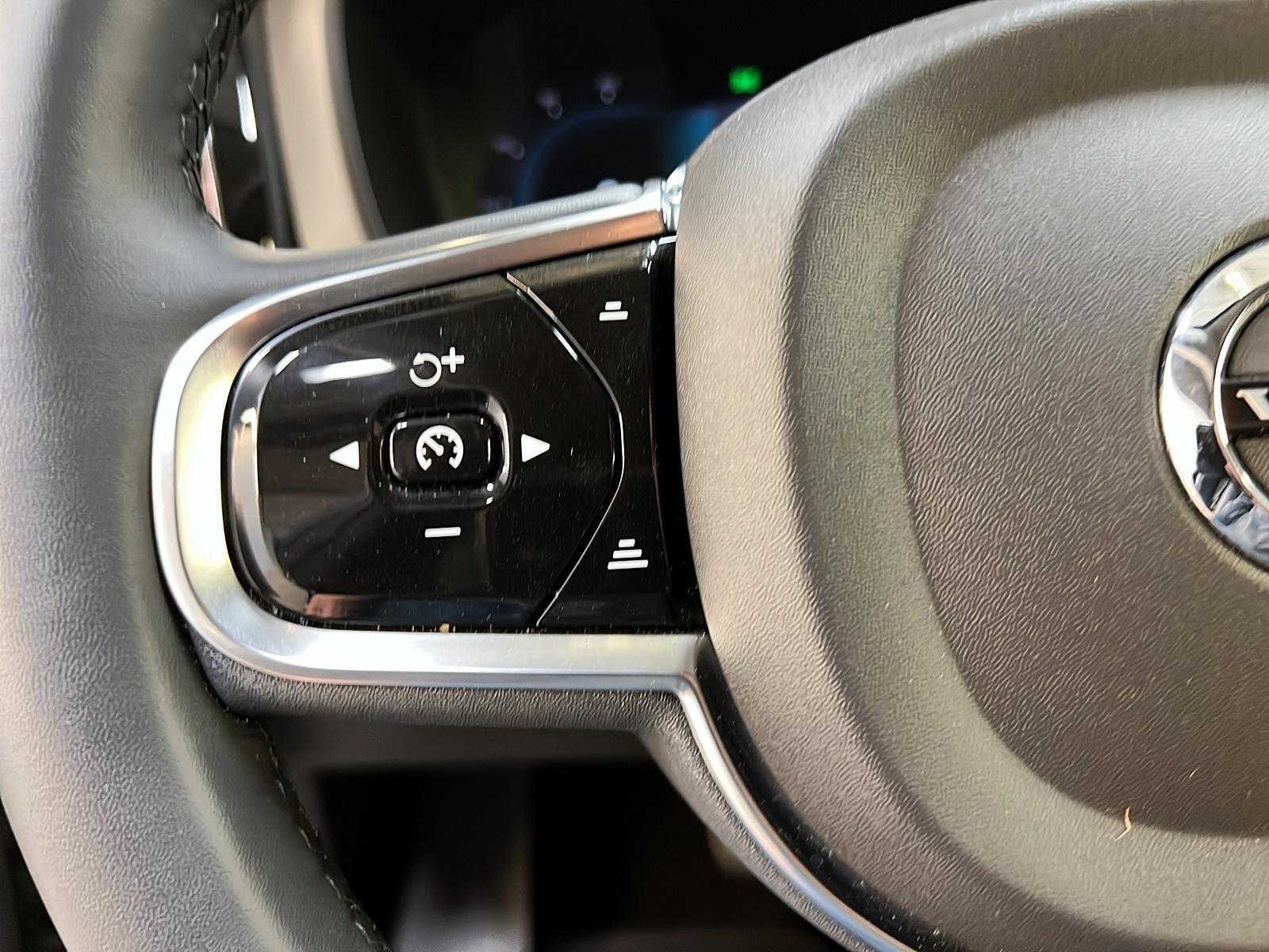 Volvo XC60 B5 PLUS DARK CUIR TOIT PANO NAV 4RM 2024 - image #23